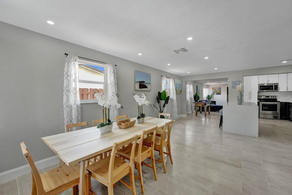 Photo of 337 SW 8th Avenue, Delray Beach, FL 33444 (MLS # R11070370)