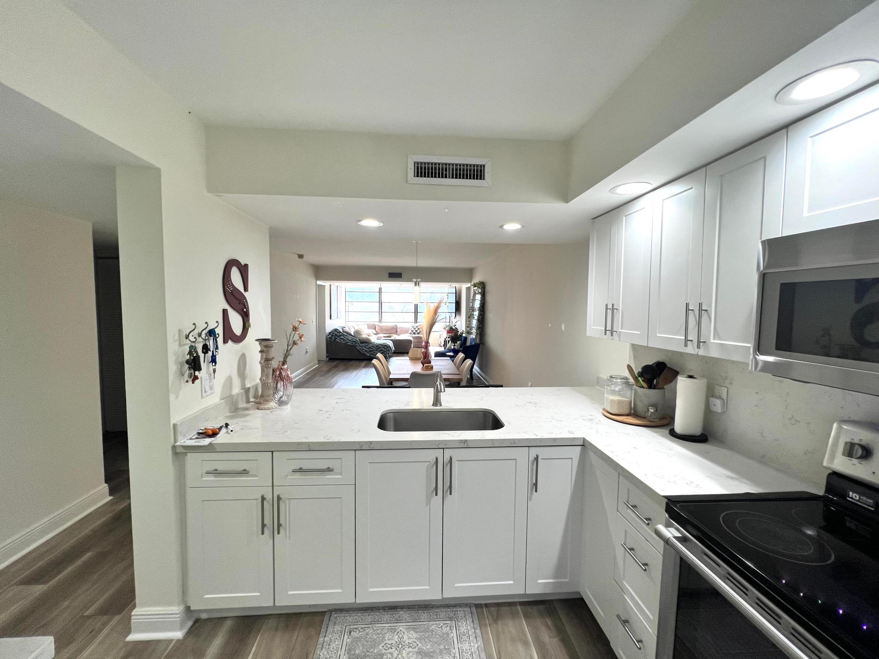 CONDO 5 OF WHITEHALL CONDOS - Residential Lease