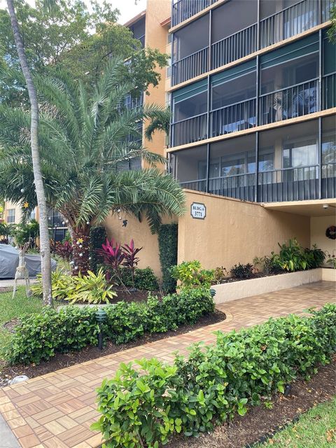 Condominium in Lauderhill FL 3771 Environ Blvd Blvd.jpg