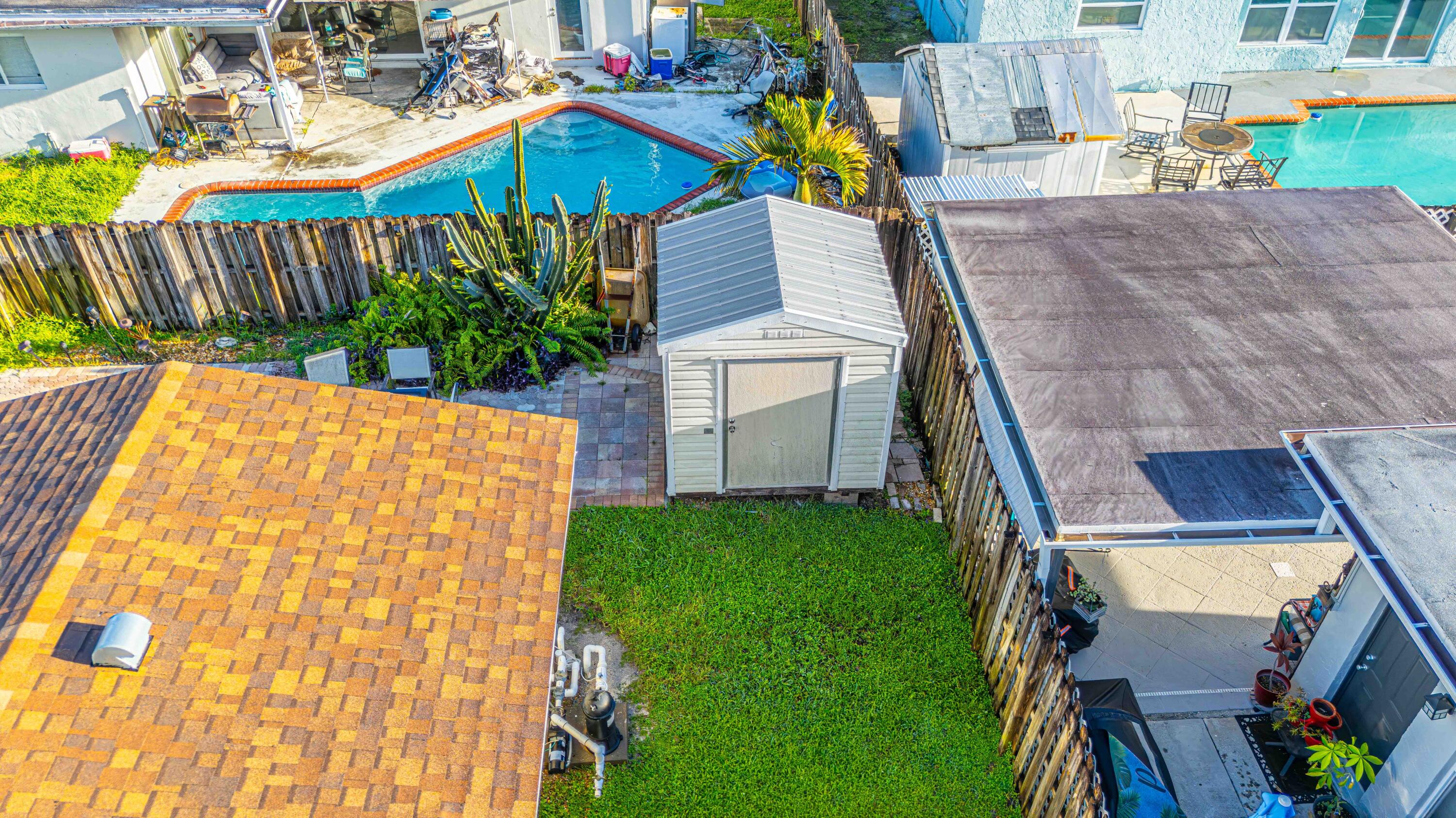 6911 SW 1ST Court