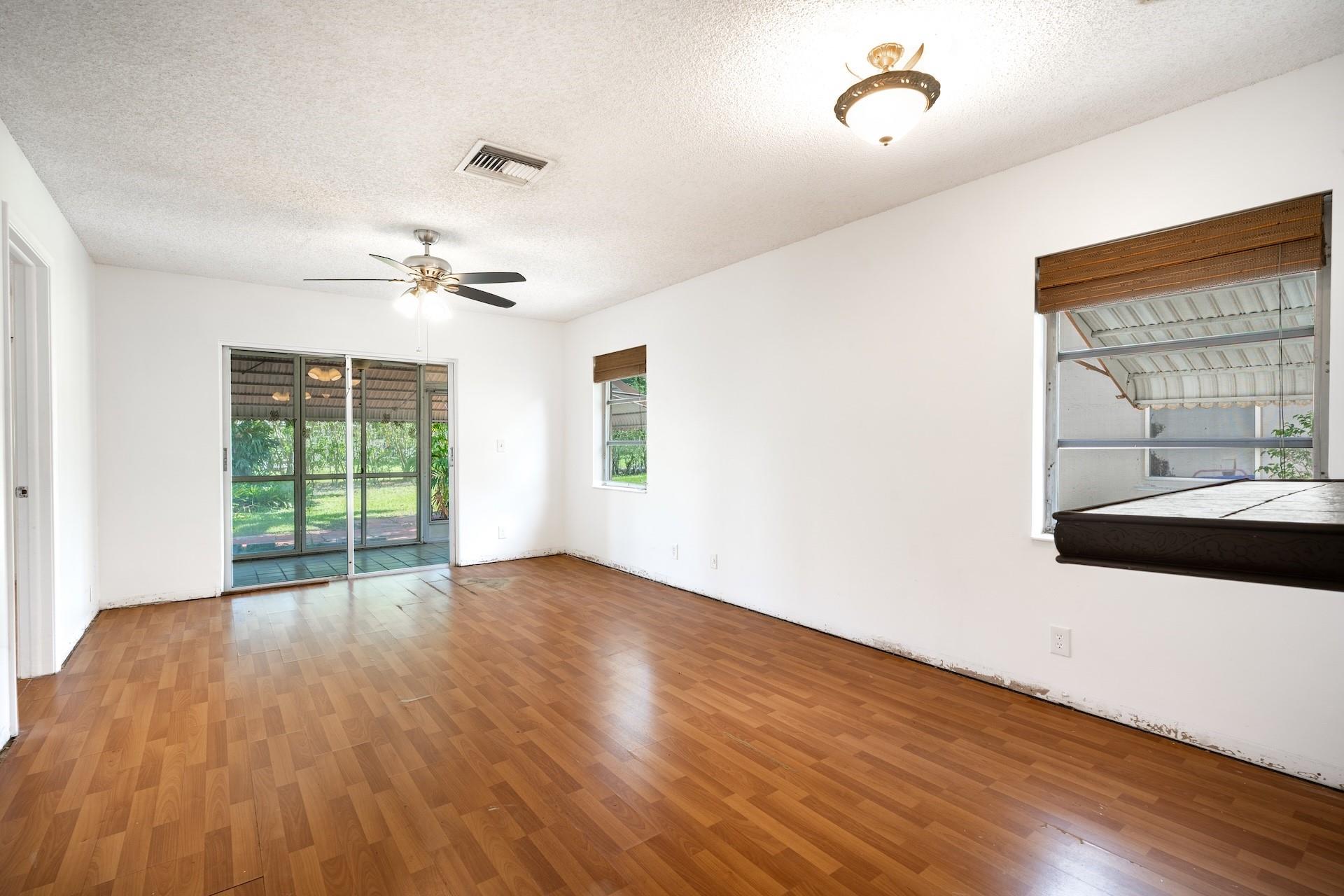 DELRAY VILLAS 3 - Residential
