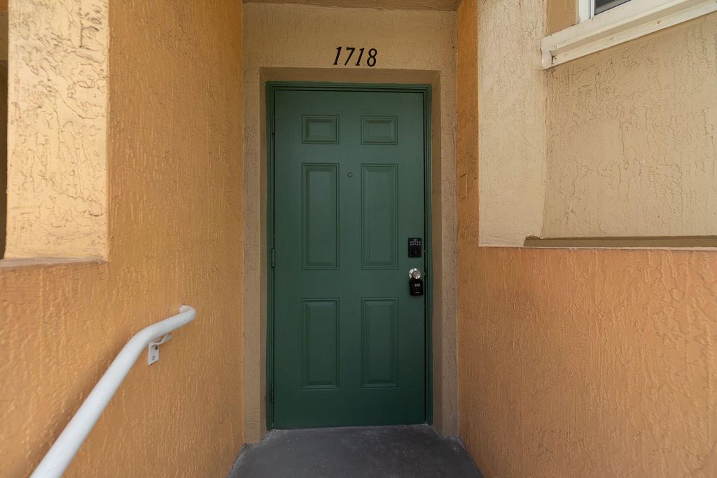 Photo of 1718 NE 6th Street, Boynton Beach, FL 33435 (MLS # B26035159)