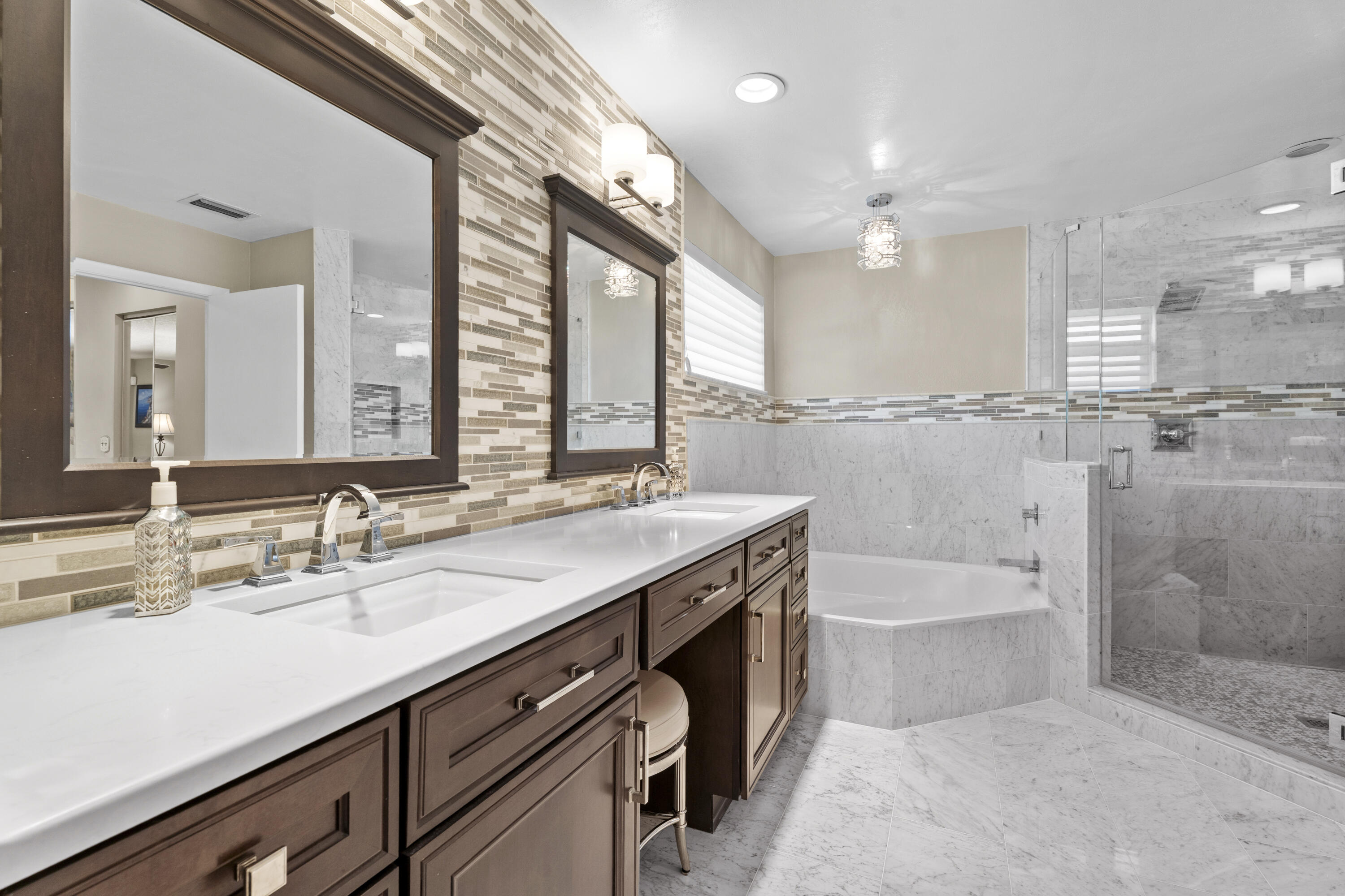 EMBASSY LAKES - Residential