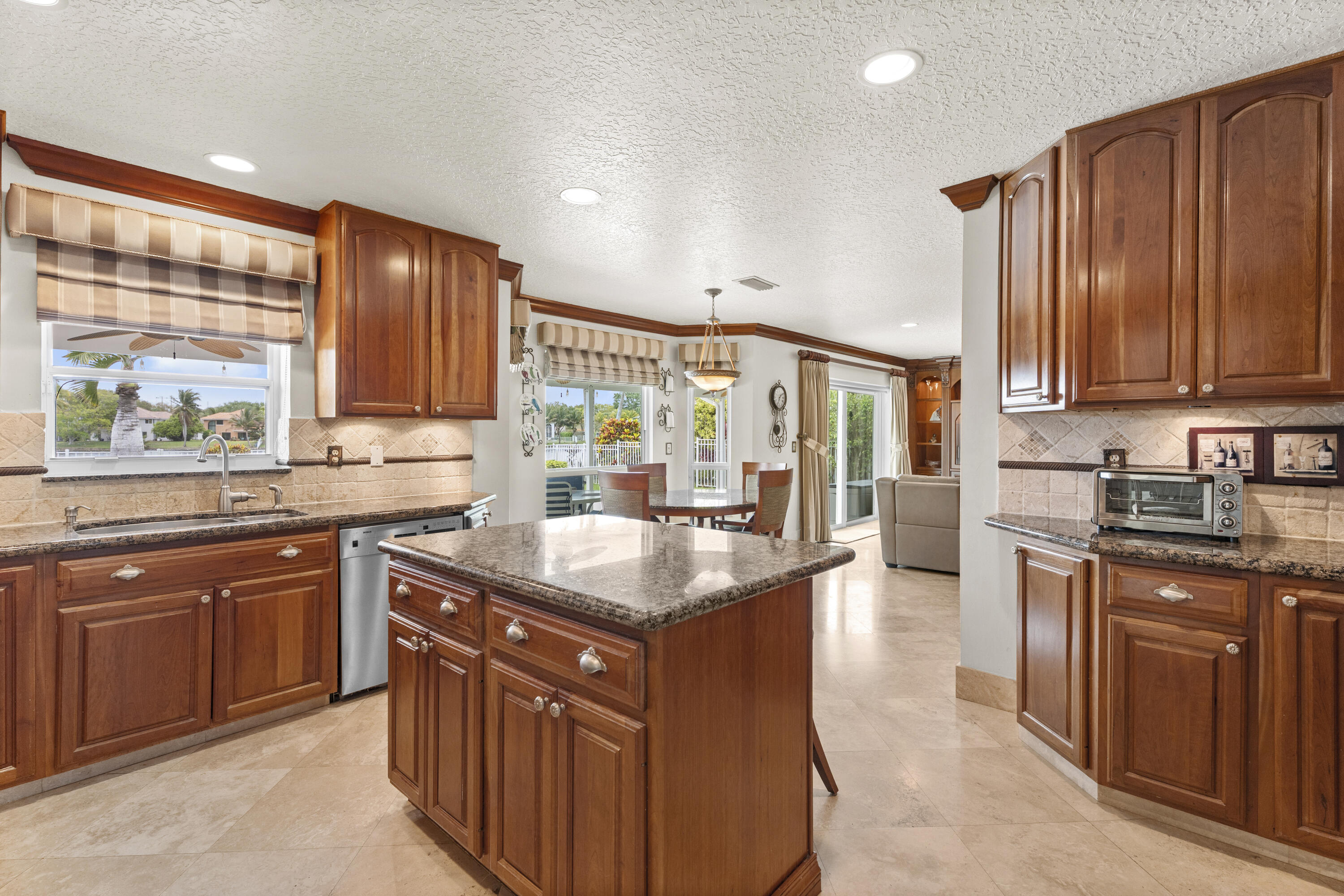 EMBASSY LAKES - Residential