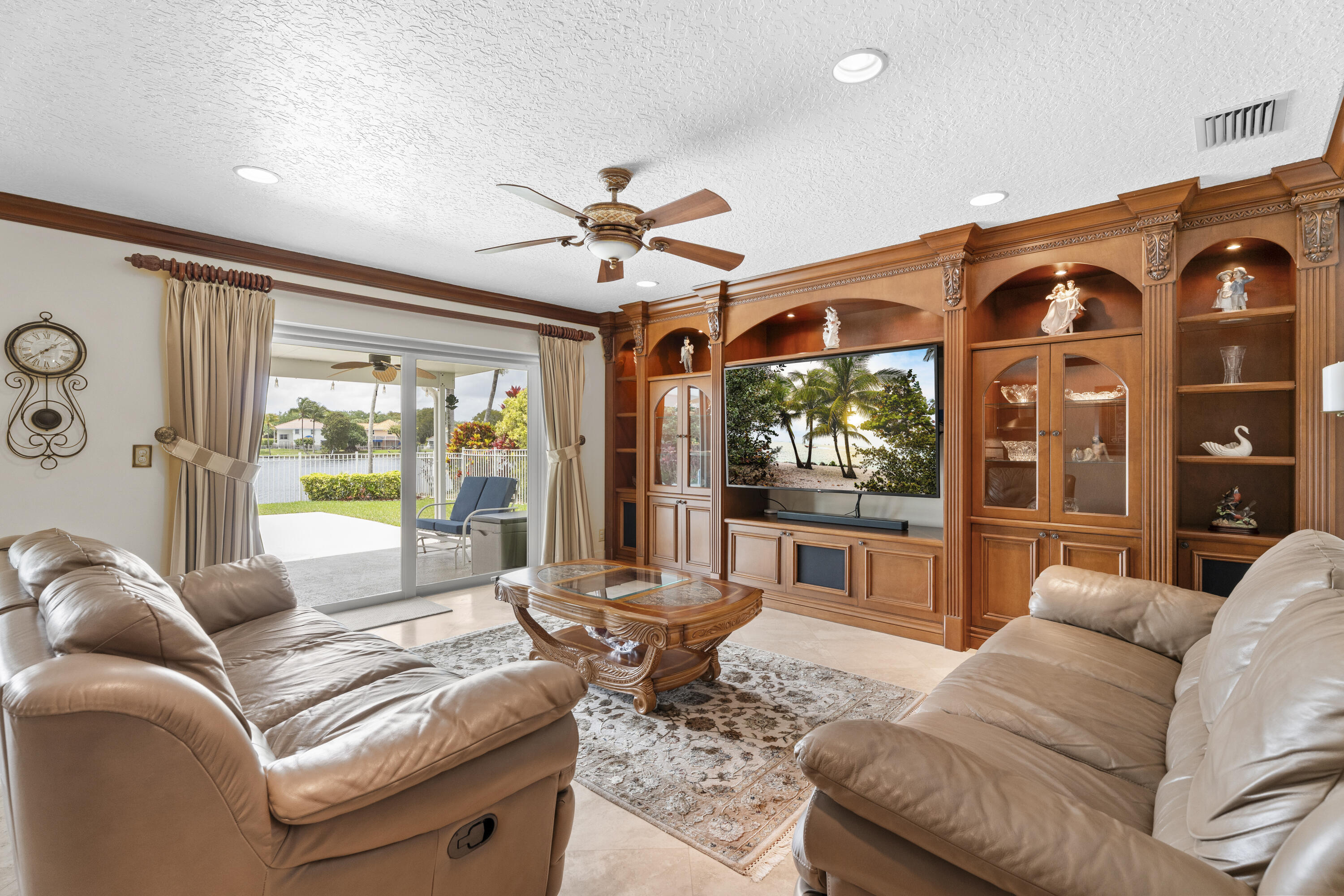 EMBASSY LAKES - Residential