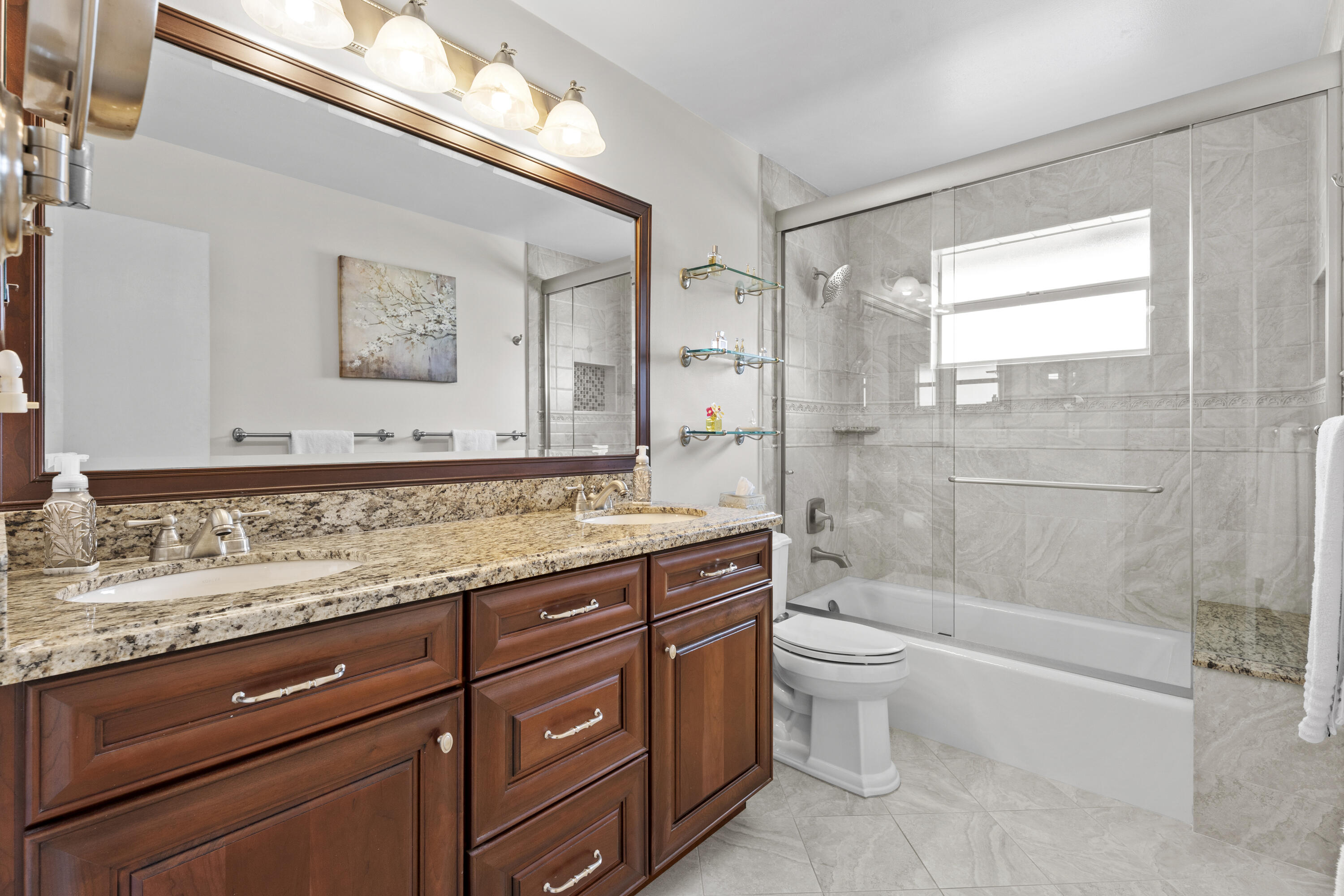 EMBASSY LAKES - Residential