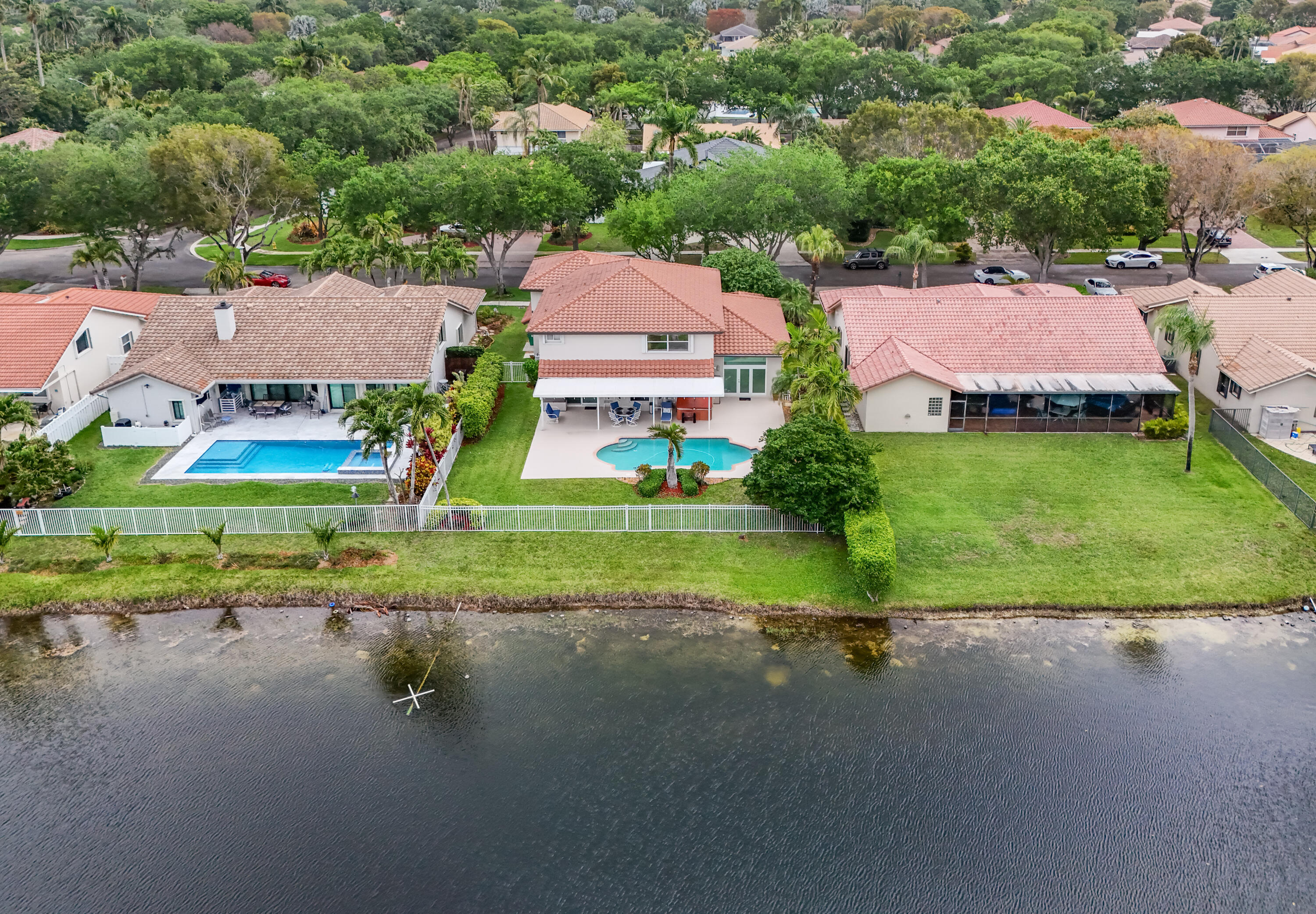 EMBASSY LAKES - Residential