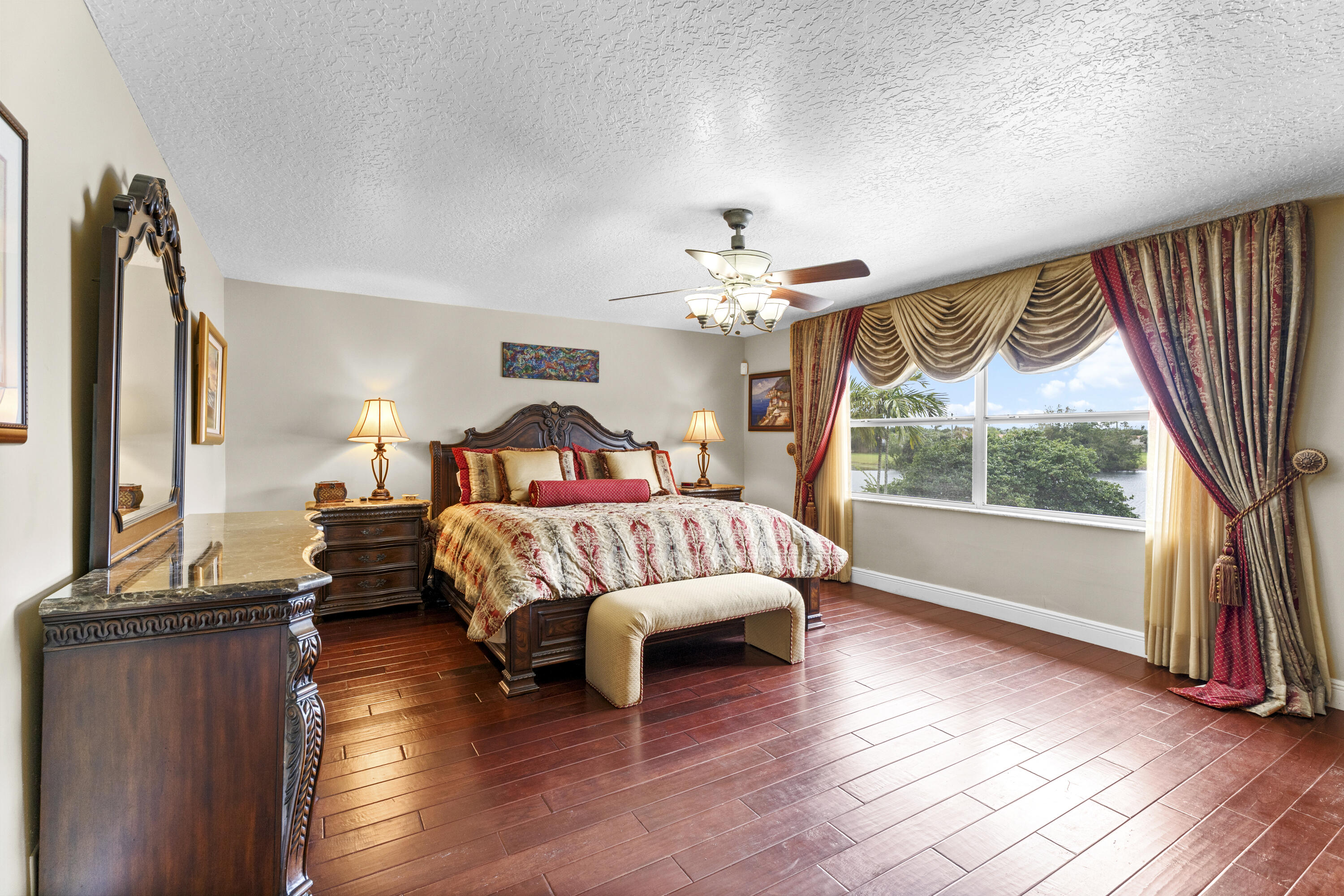 EMBASSY LAKES - Residential
