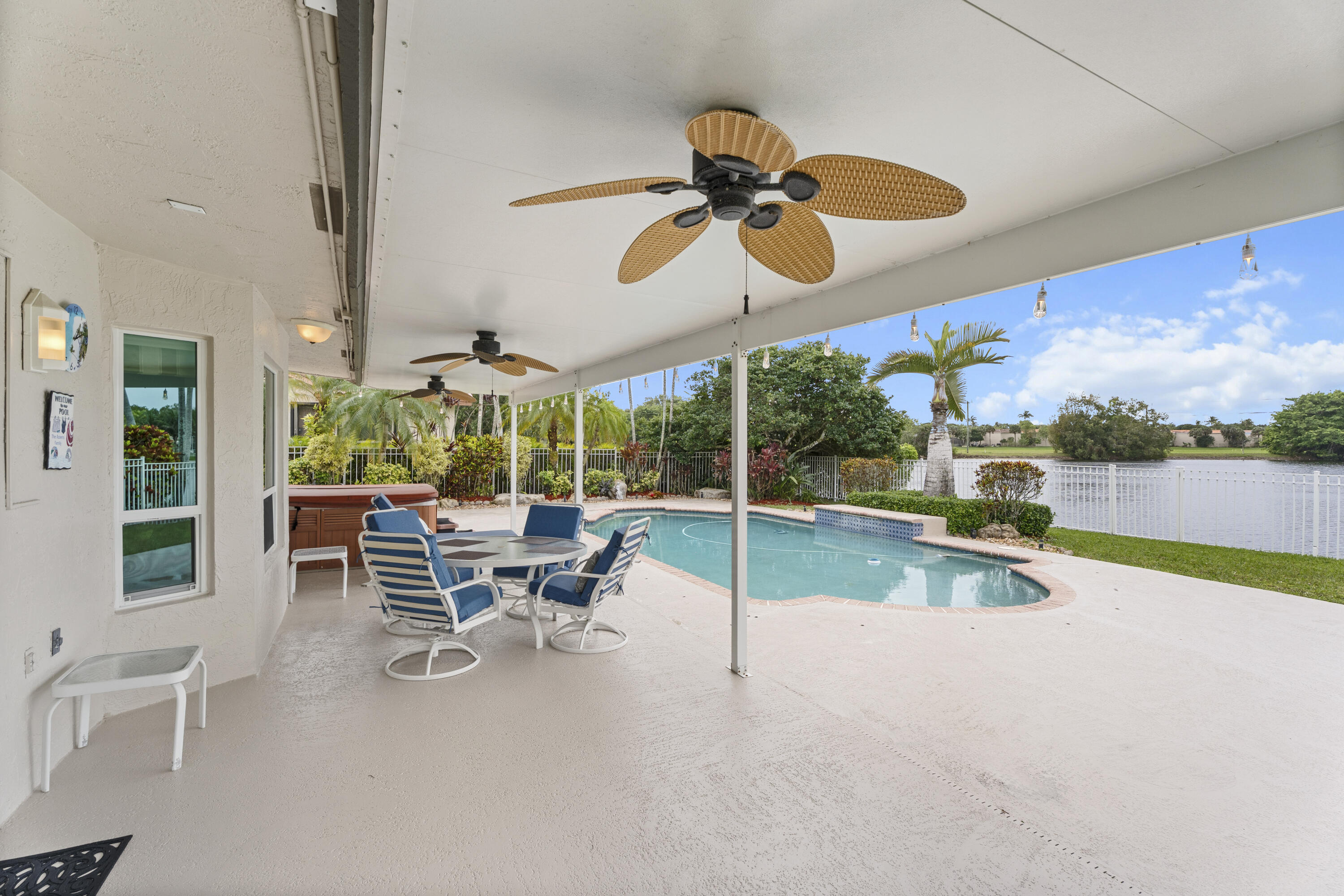 EMBASSY LAKES - Residential