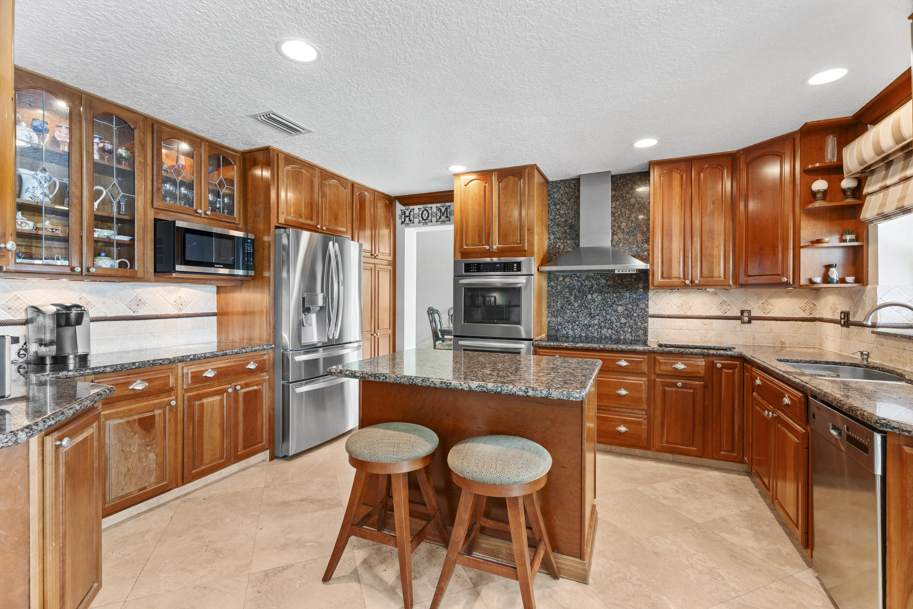 EMBASSY LAKES - Residential