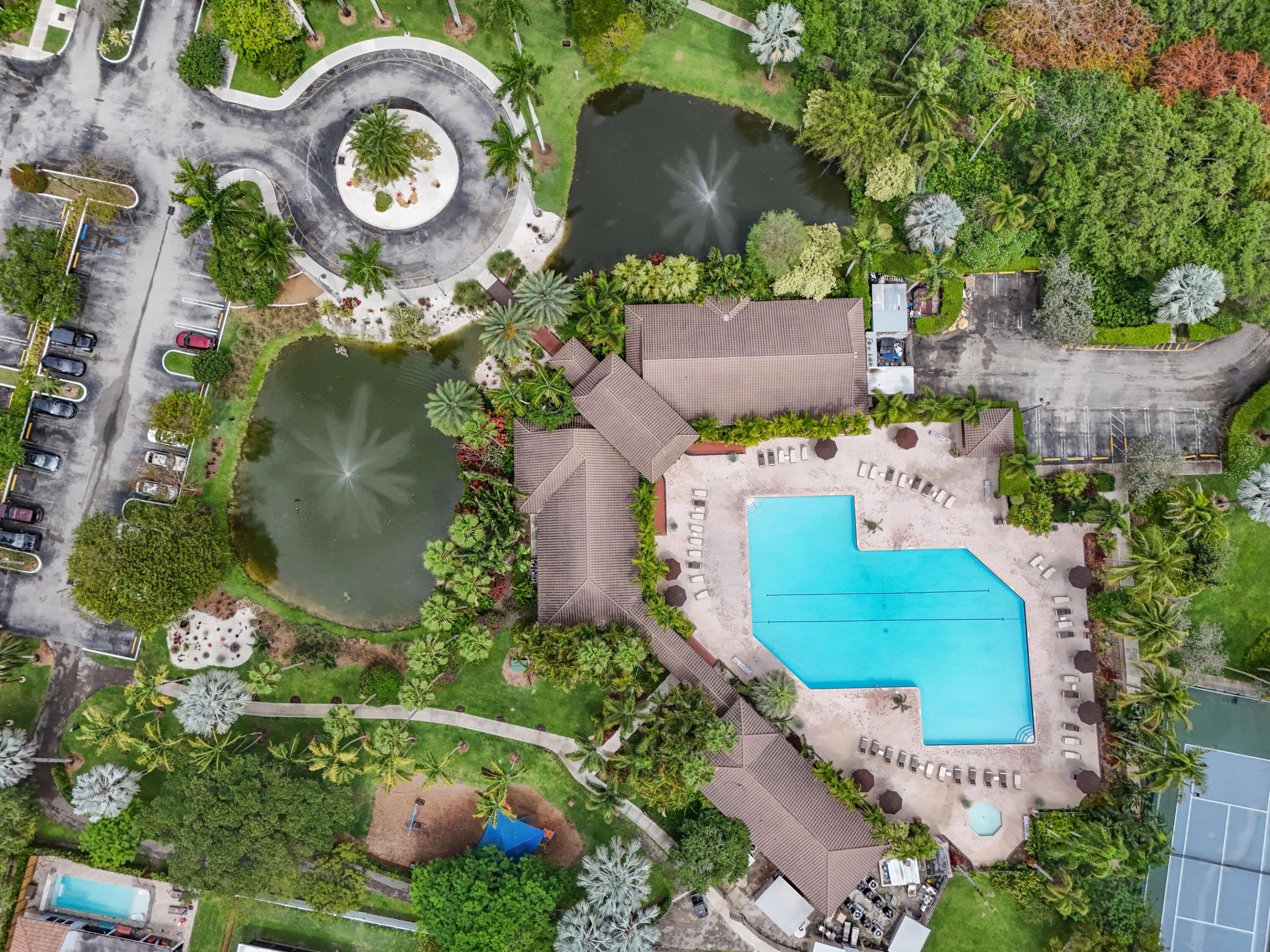 EMBASSY LAKES - Residential