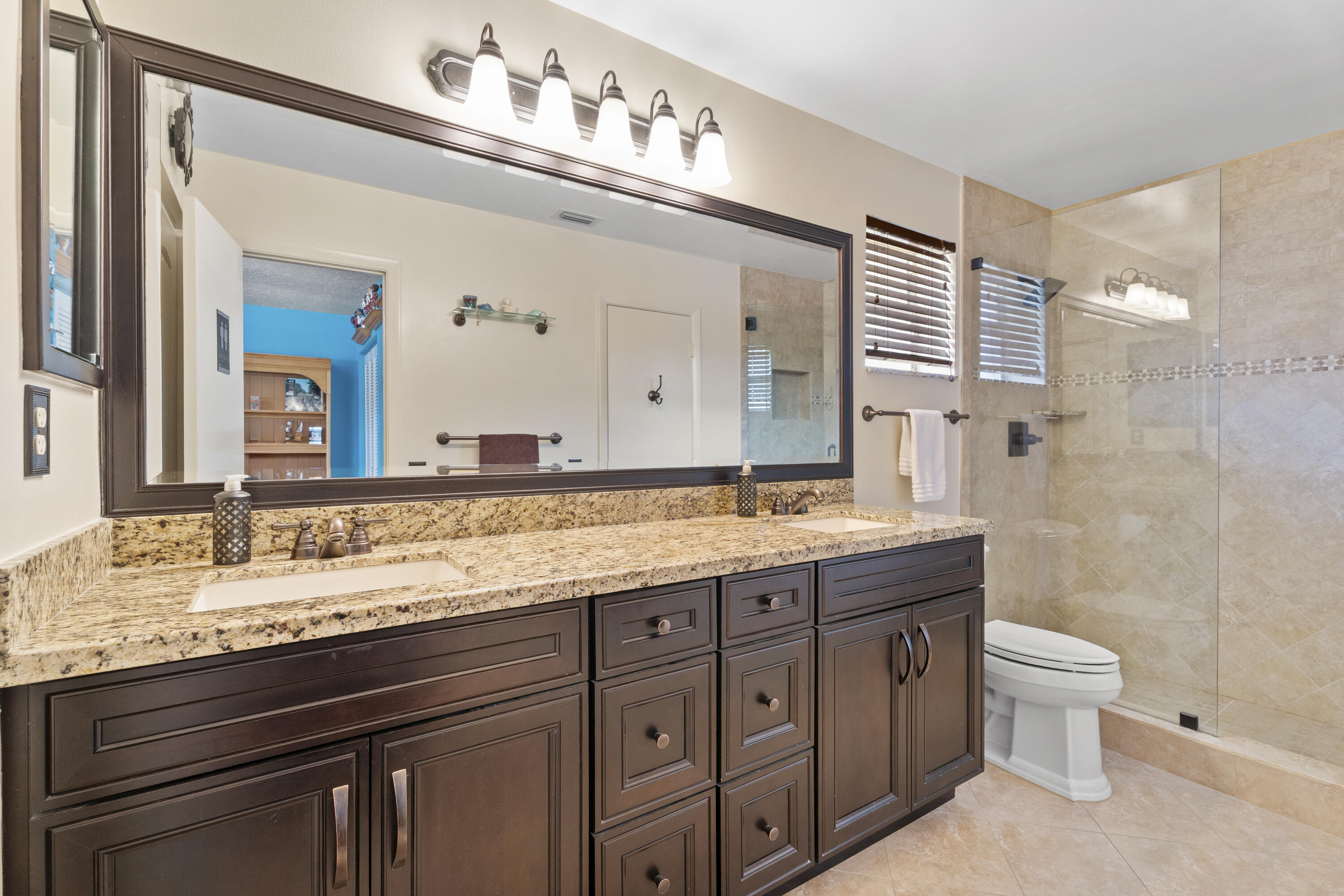EMBASSY LAKES - Residential