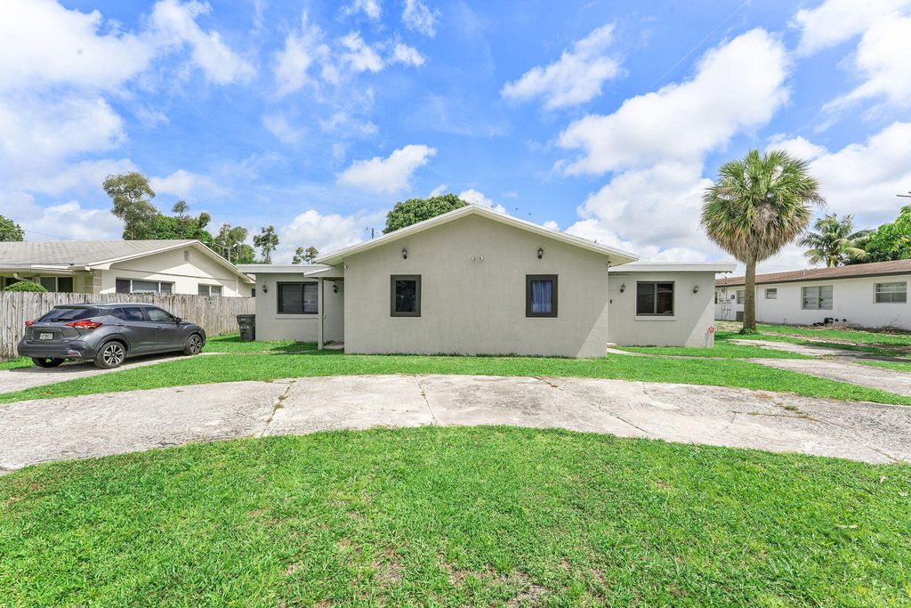 Photo of 4727 Myrtle Lane, West Palm Beach, FL 33417 (MLS # B26026108)