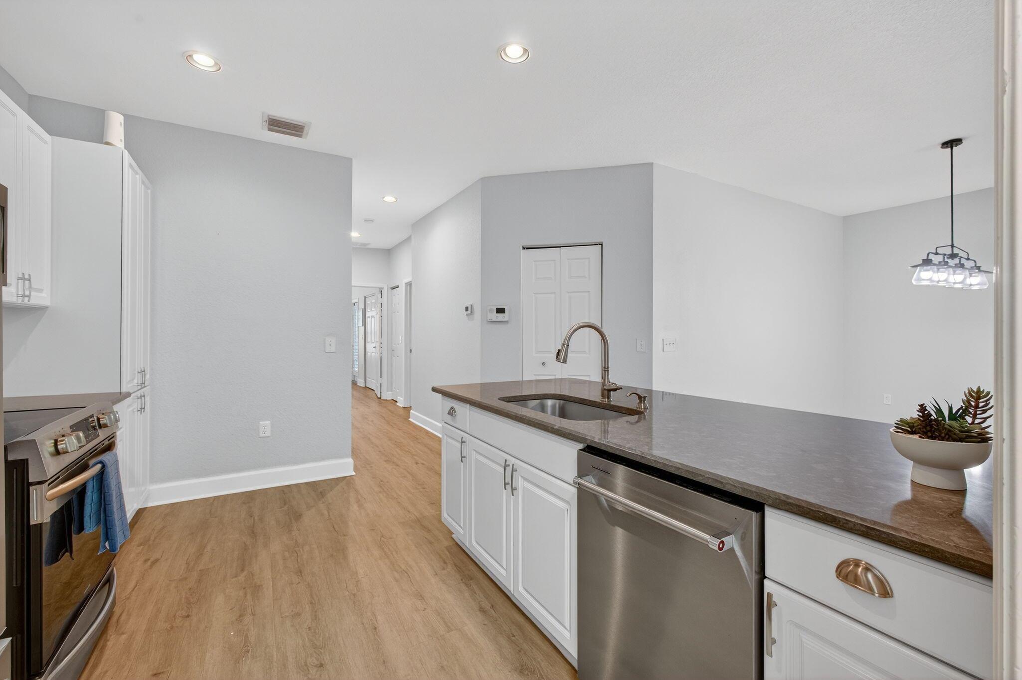 THE LAKES AT THE SAVANNAH - Residential Lease