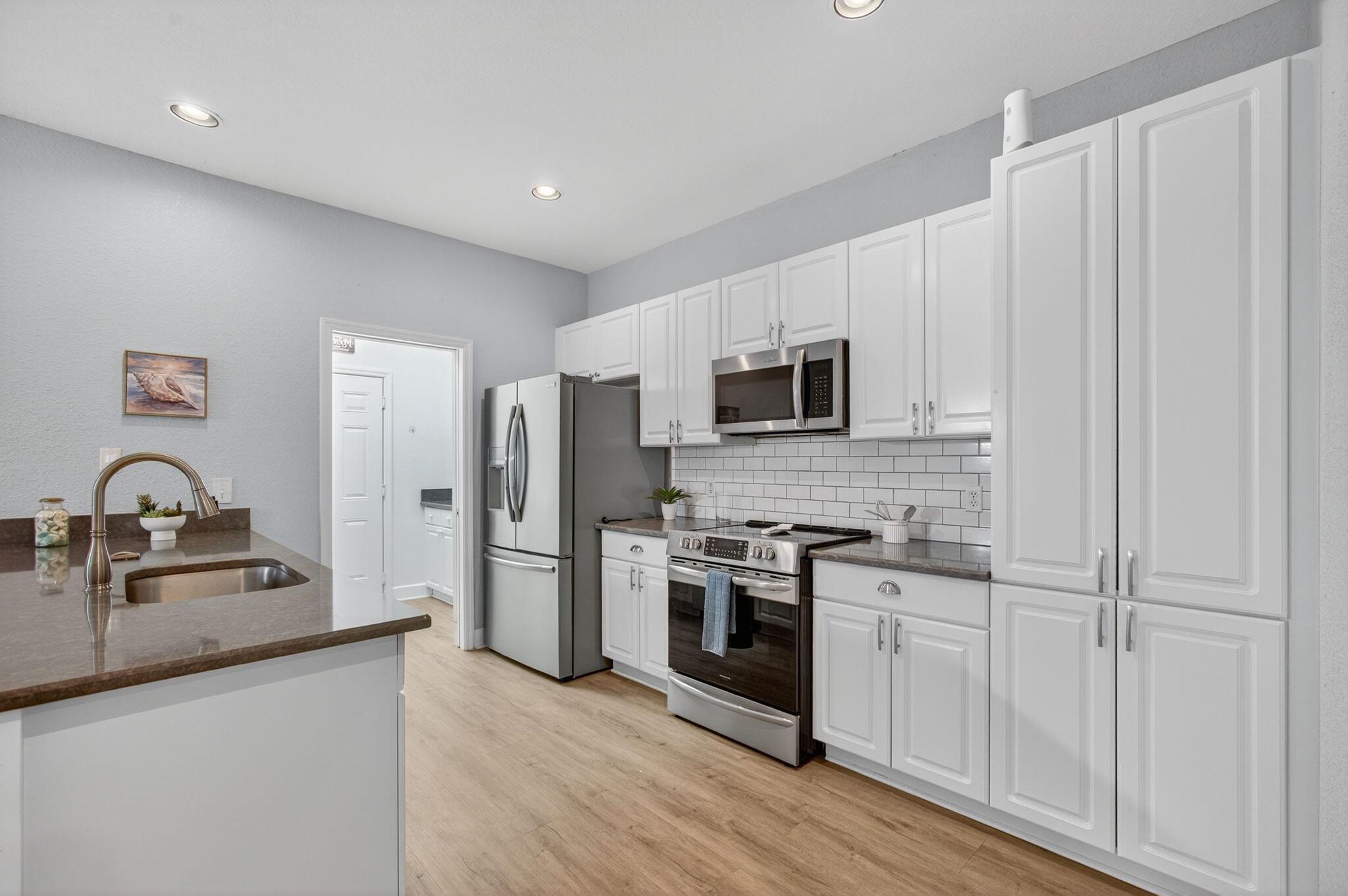 THE LAKES AT THE SAVANNAH - Residential Lease