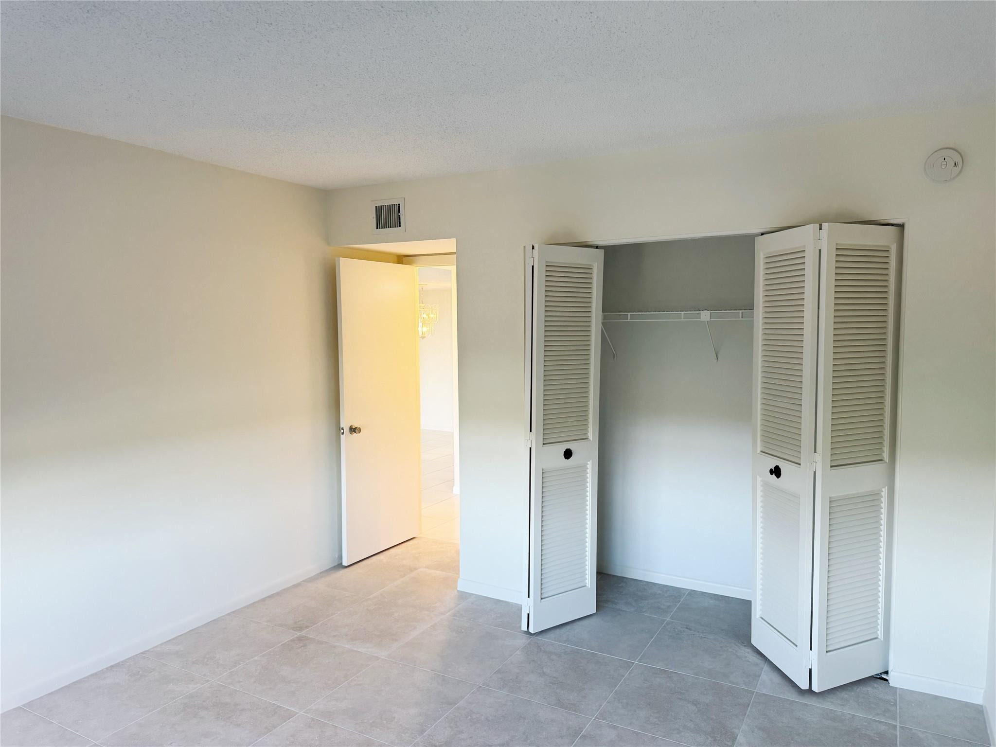 Country Club Tower Of Cor - Residential Lease