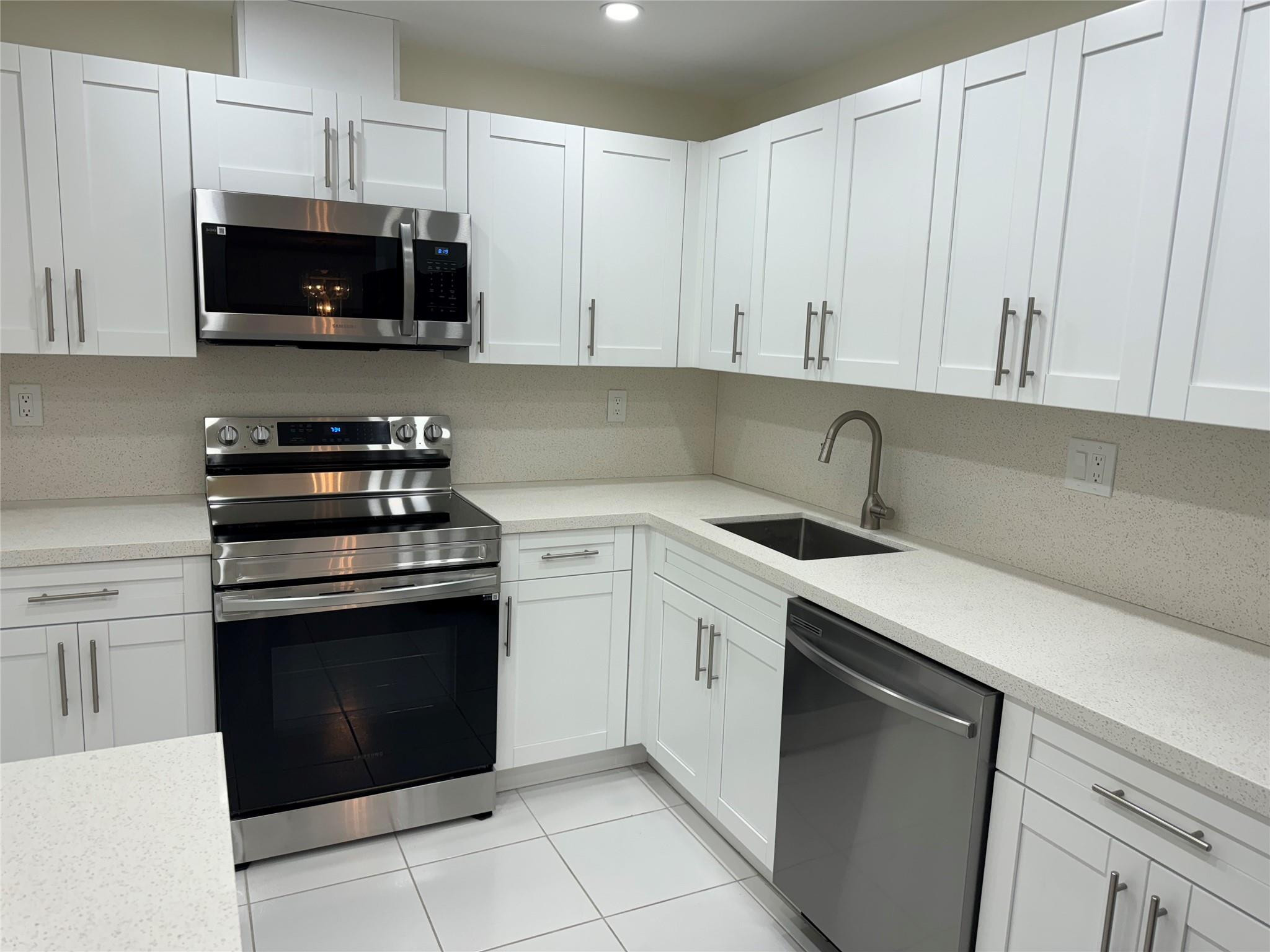 Country Club Tower Of Cor - Residential Lease