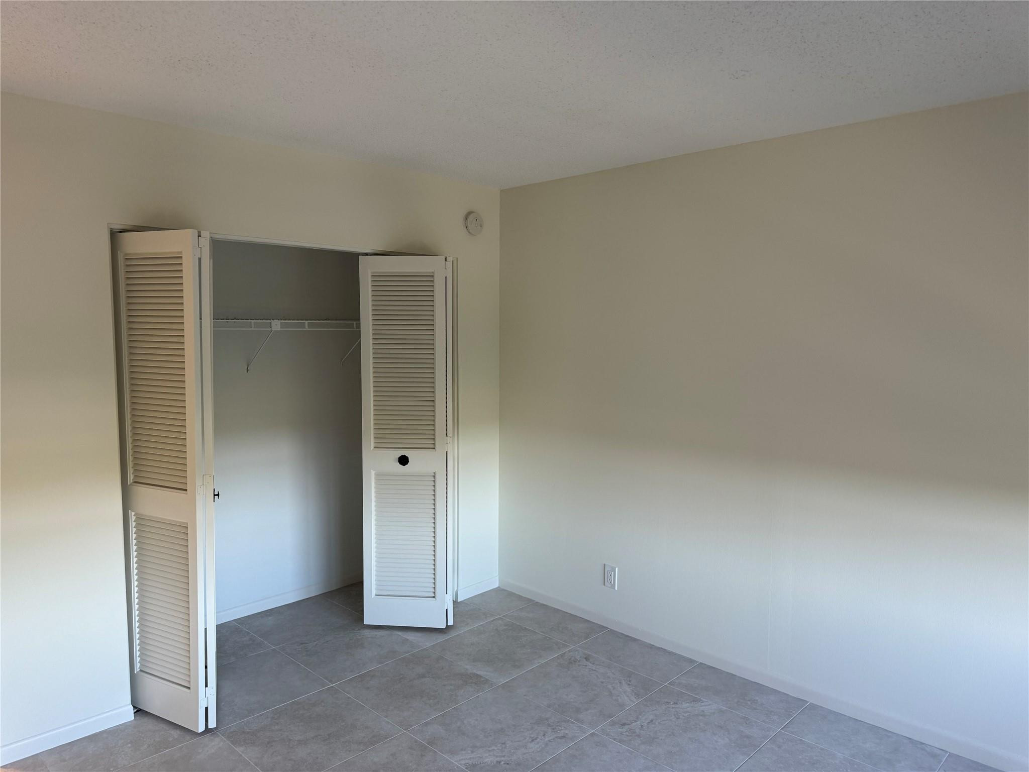 Country Club Tower Of Cor - Residential Lease