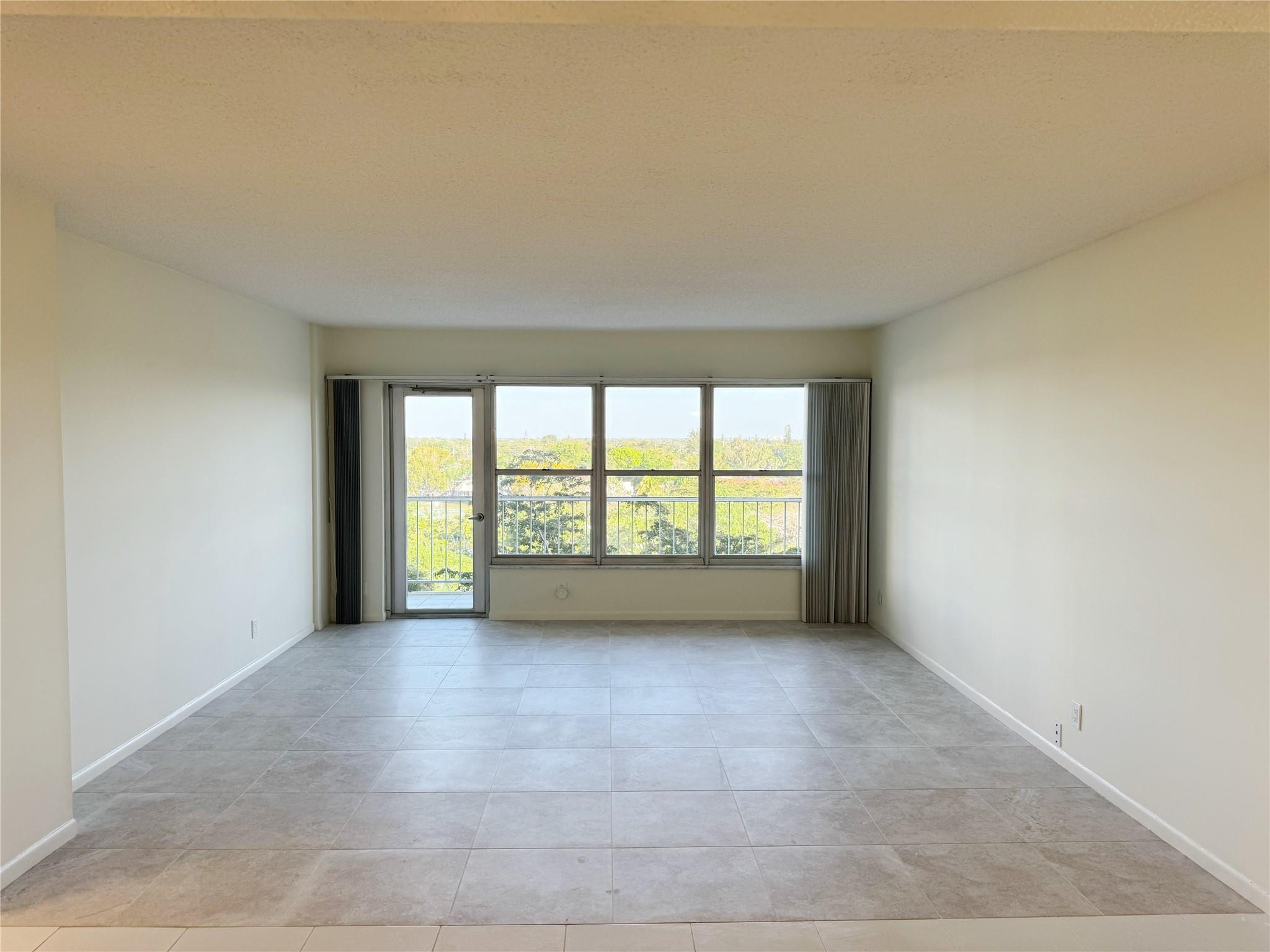 Country Club Tower Of Cor - Residential Lease