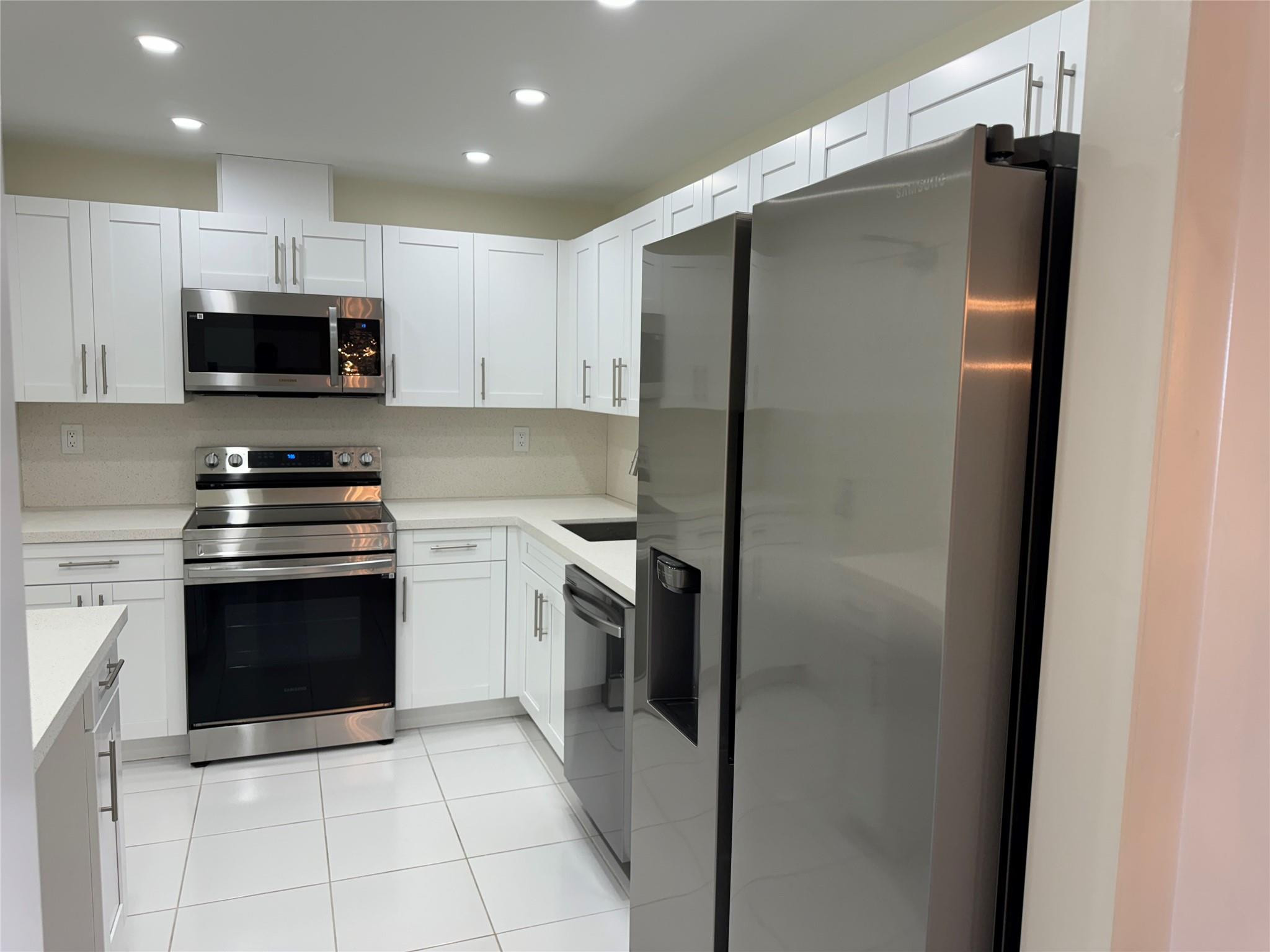 Country Club Tower Of Cor - Residential Lease