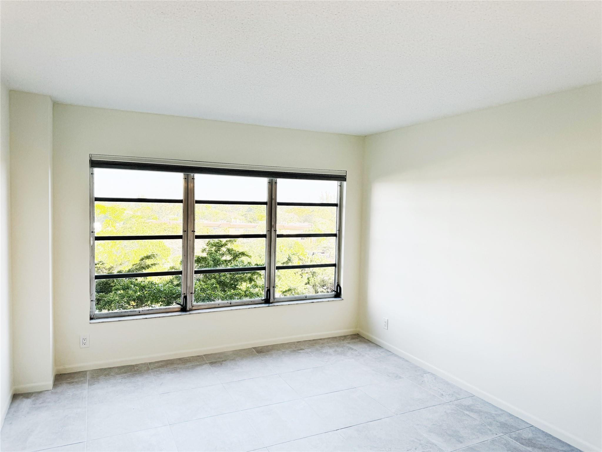 Country Club Tower Of Cor - Residential Lease