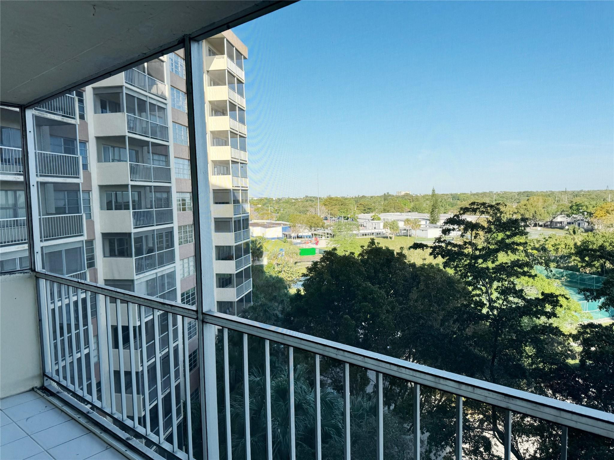 Country Club Tower Of Cor - Residential Lease