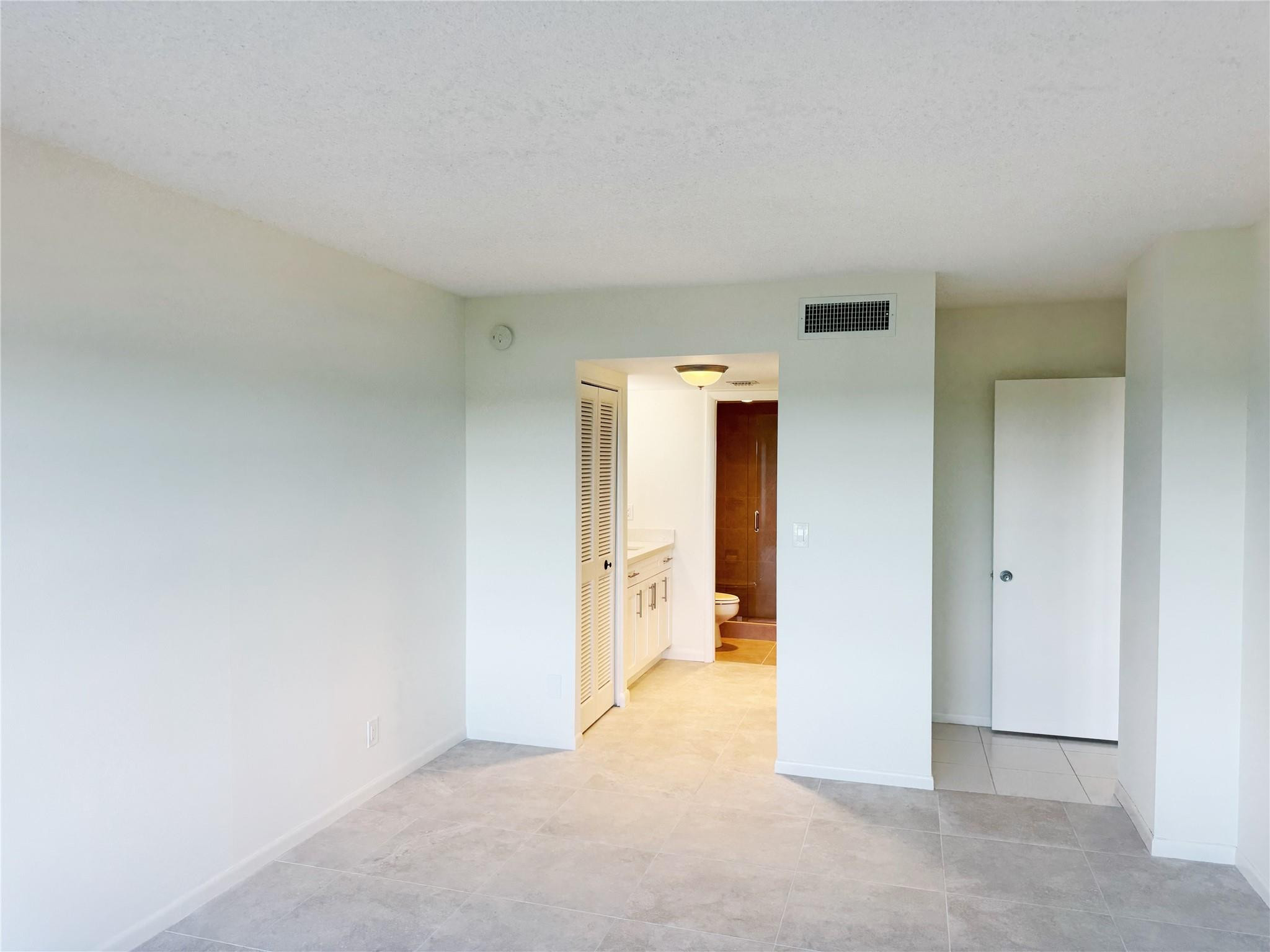 Country Club Tower Of Cor - Residential Lease