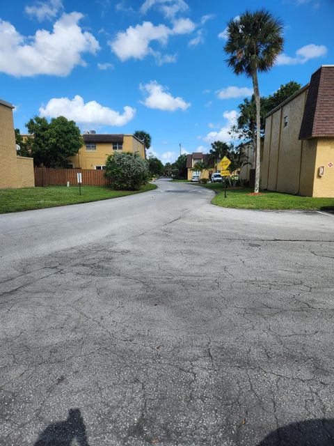 5668 BLUEBERRY 17 Lauderhill FL 33313