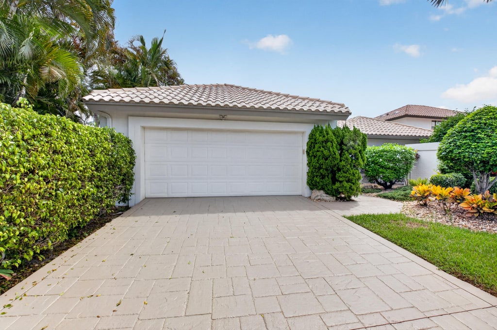 Photo of 19380 Cedar Glen Drive, Boca Raton, FL 33434 (MLS # B26071249)