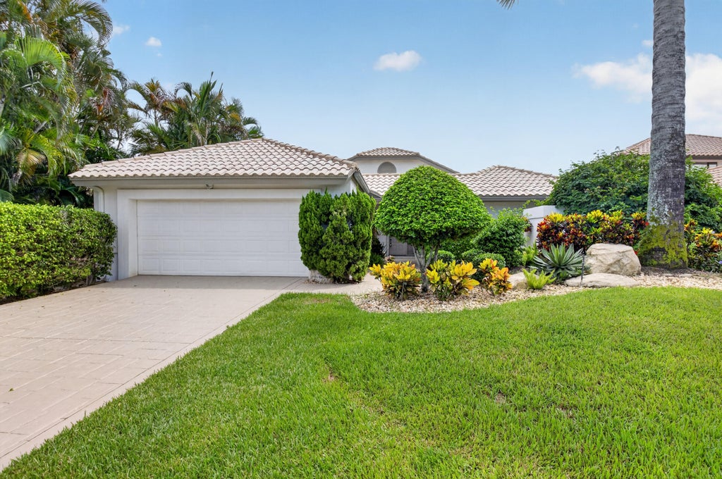 Photo of 19380 Cedar Glen Drive, Boca Raton, FL 33434 (MLS # B26071249)