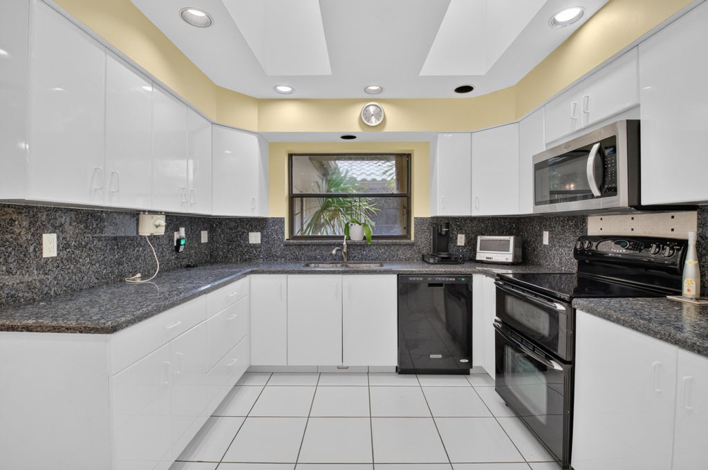 Photo of 19380 Cedar Glen Drive, Boca Raton, FL 33434 (MLS # B26071249)