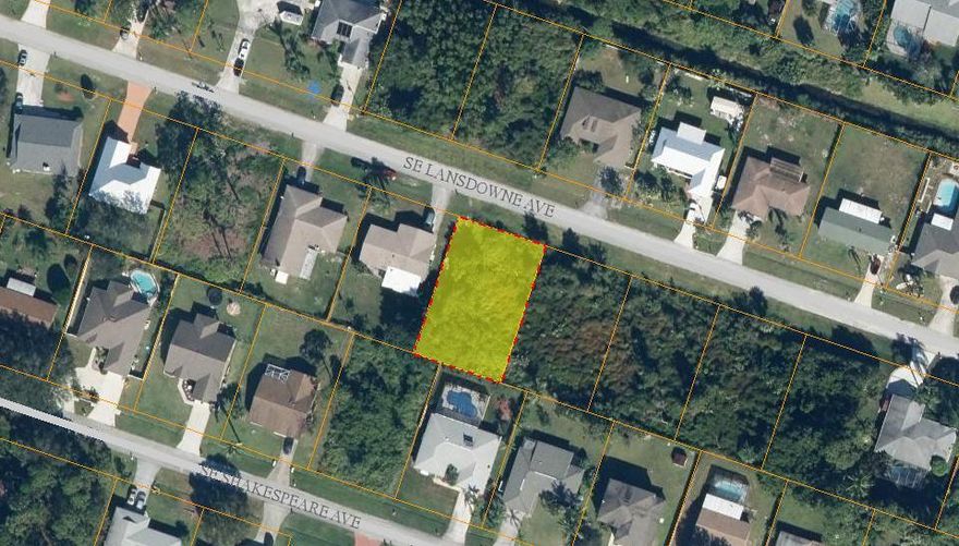 Beautiful lot in a great neighborhood