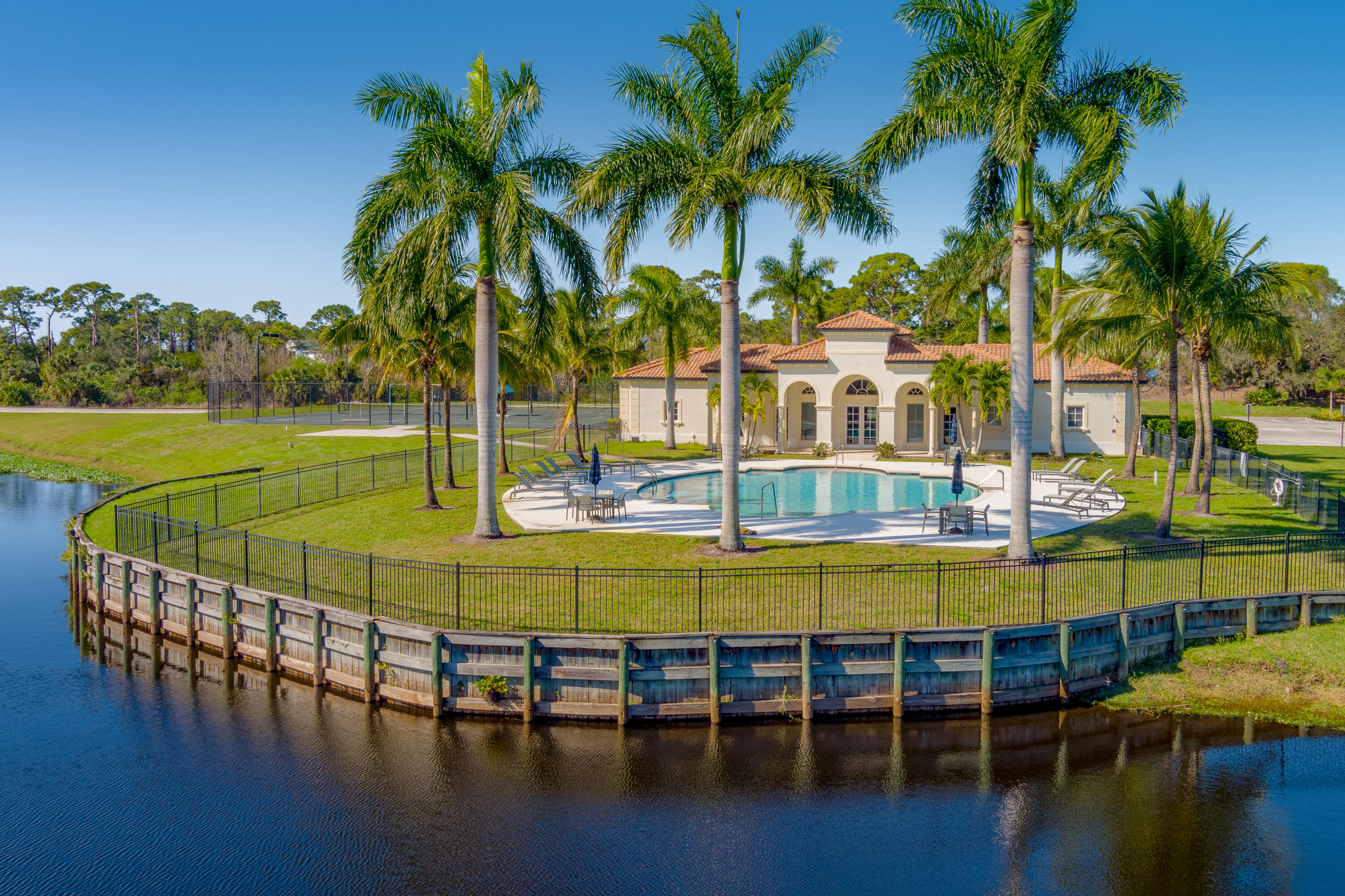 Island of Ravello/Rivella - Land