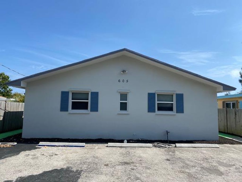 Photo of 605 NE 3rd Avenue, Delray Beach, FL 33444 (MLS # R10692281)