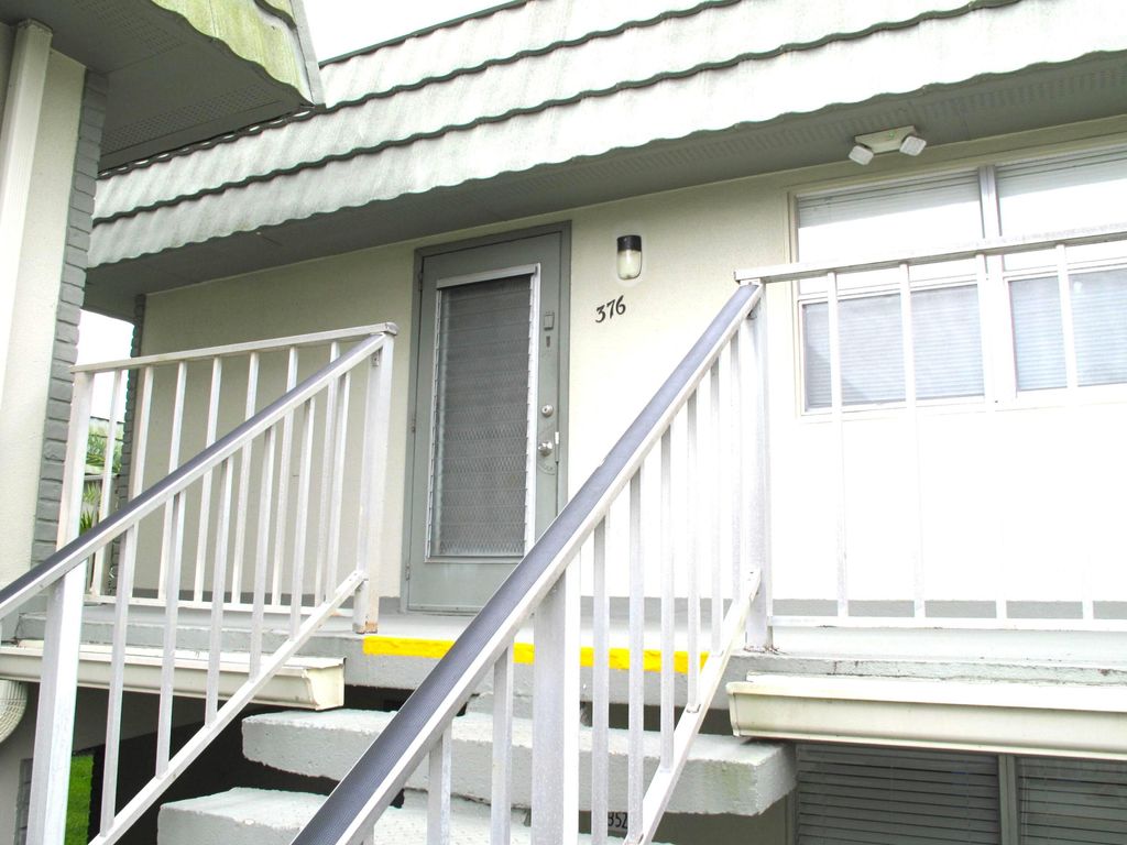 Photo of 376 Flanders #H, Delray Beach, FL 33484 (MLS # B26003908)