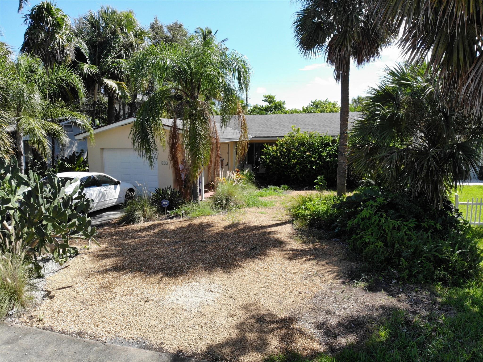 922 S Palmway