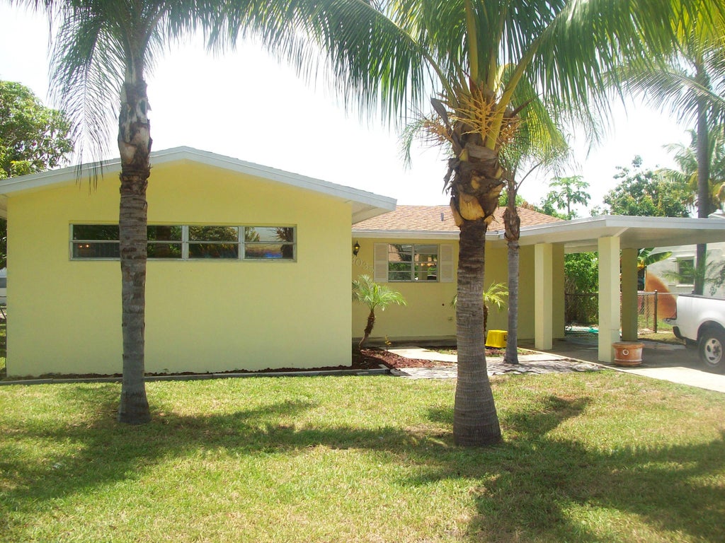 Photo of 3035 SE 1ST Street, Boynton Beach, FL 33435 (MLS # B26082821)