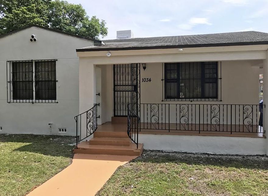 RENOVATED 3 bed, 1 bath single-family home with big fenced-in yard!! Kitchen equipped with Quartz countertops + Stainless Steel appliances! Washer/Dryer in-unit. Located close to Midtown/Wynwood and all major highways! WON'T LAST!