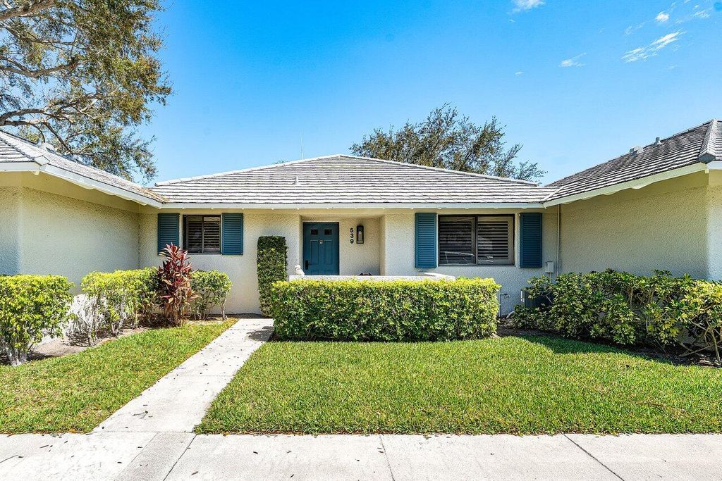 Photo of 539 Club Drive, Palm Beach Gardens, FL 33418 (MLS # B26001047)