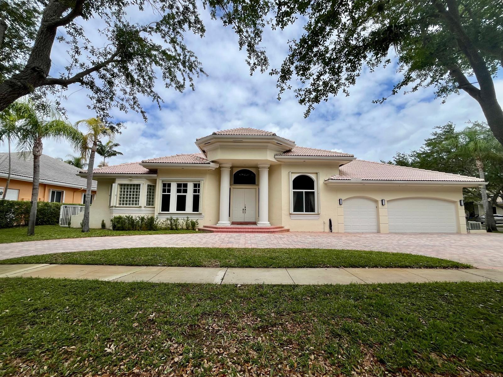 Welcome to this stunning 4-bedroom, all en-suite home with a spacious playroom and office, located on a prime corner lot in the prestigious Hollywood Oaks. Enjoy a luxurious lifestyle with a heated pool, Jacuzzi, and a 3-car garage. The home features soaring volume ceilings and exceptional finishes throughout. The community offers incredible amenities including tennis courts, a basketball court, pickleball courts, a playground, gym, and clubhouse, along with 24-hour gated security. Plus, it's just a short walk to local houses of worship. Don’t miss the chance to own this remarkable home!