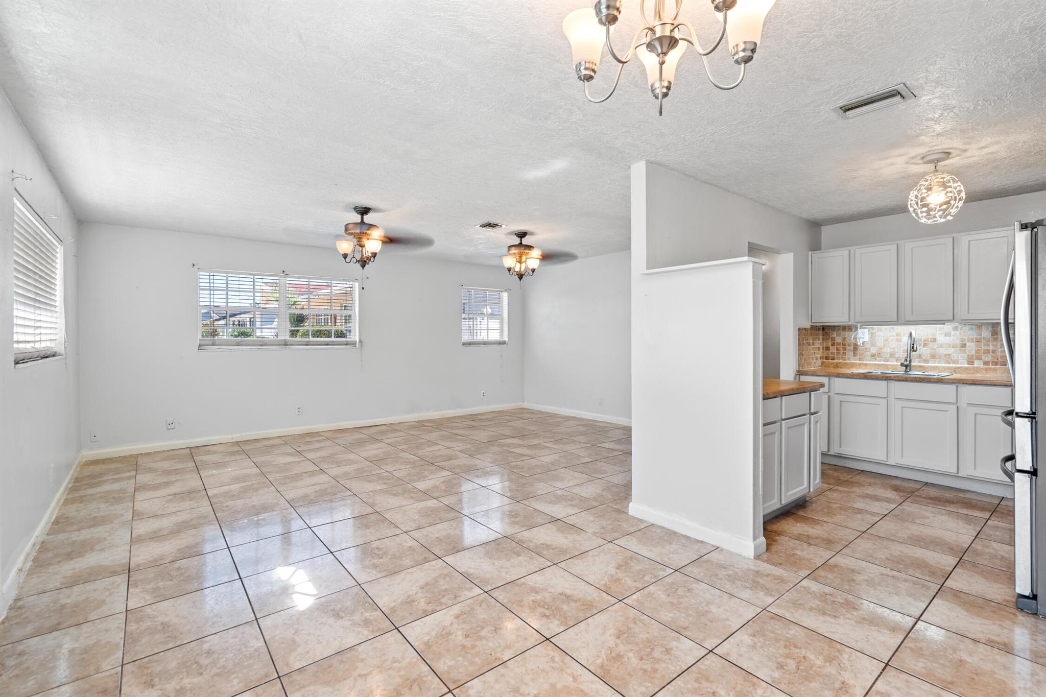 160 3rd Street, West Palm Beach, FL, 33413/$379,900 3 160 3rd Street