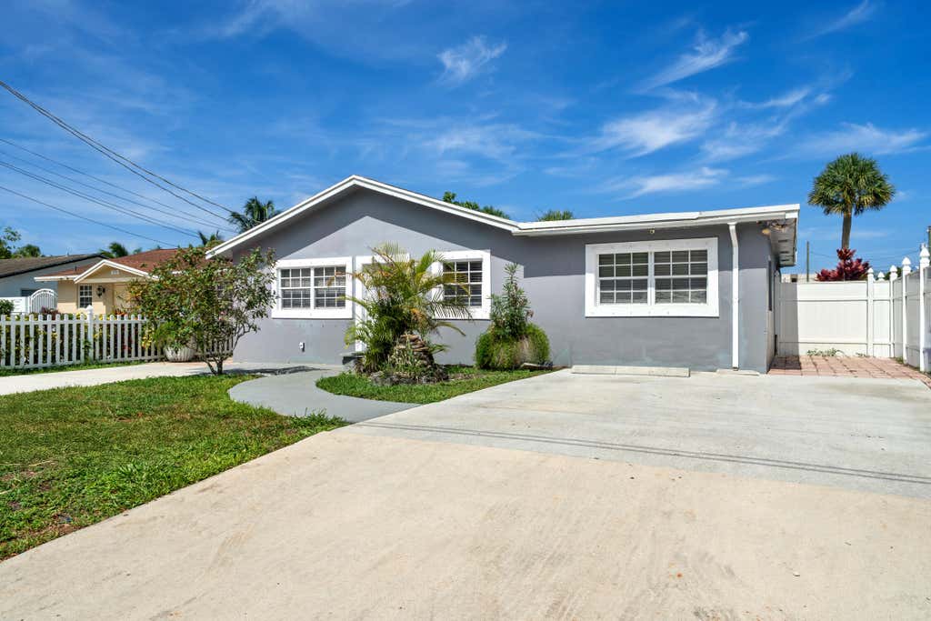 Photo of 160 3rd Street, West Palm Beach, FL 33413 (MLS # R11106504)