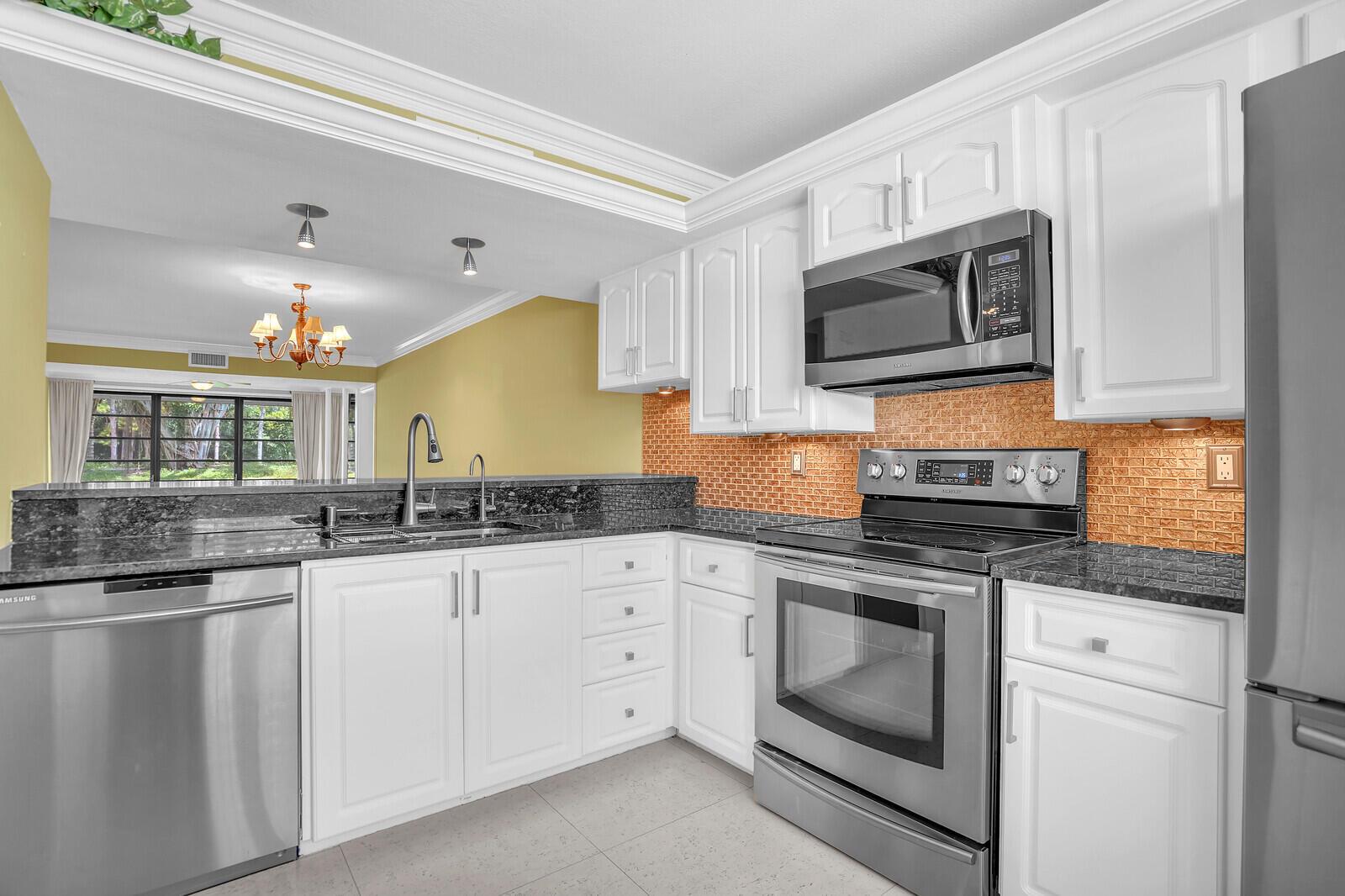 6073 Balboa Circle 105