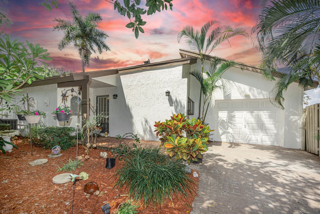 Photo of 980 Rainberry Lake Drive, Delray Beach, FL 33445 (MLS # B26076589)