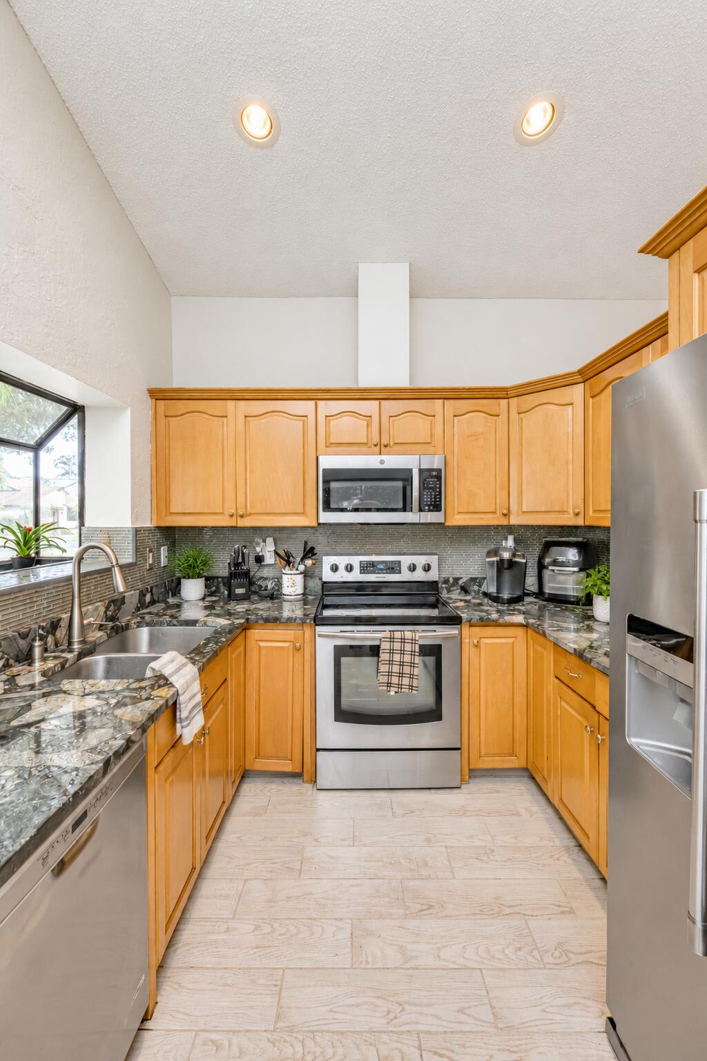 Properties 980 Rainberry Lake Drive