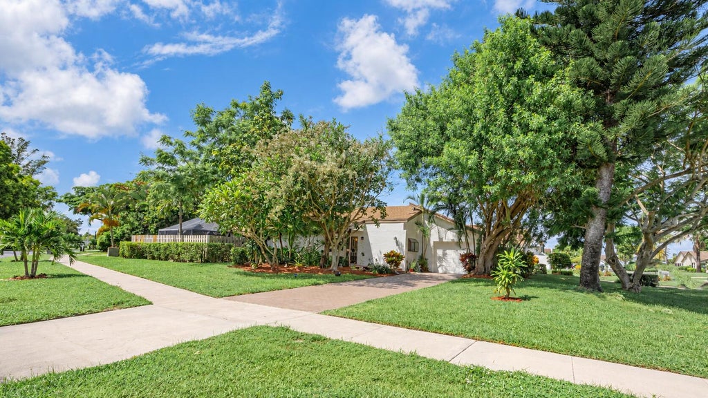 Photo of 980 Rainberry Lake Drive, Delray Beach, FL 33445 (MLS # B26076589)