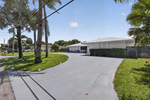 Tiny photo for 8111 W Lake Drive, Lake Clarke Shores, FL 33406 (MLS # B26036746)