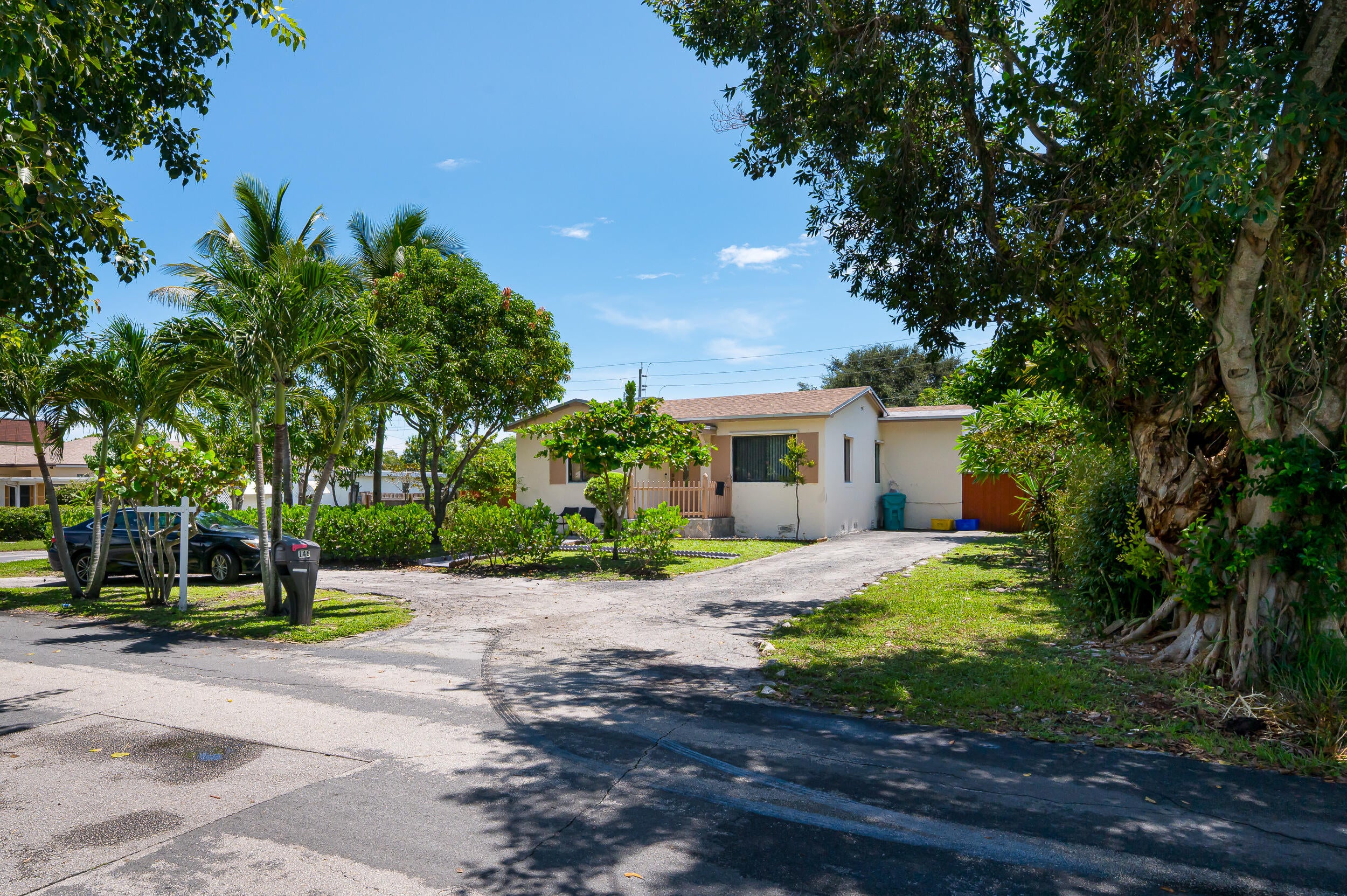 Properties 146 SE 5TH Avenue
