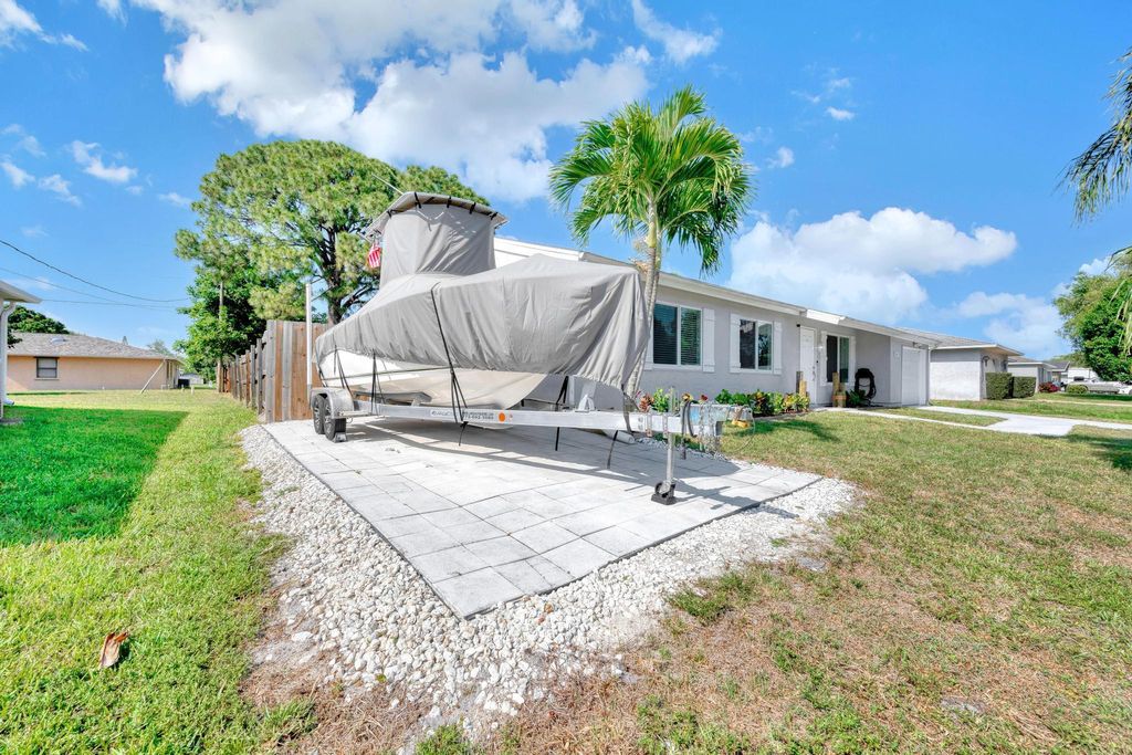 Photo of 1631 SE Minorca Avenue, Port Saint Lucie, FL 34952 (MLS # R10985743)