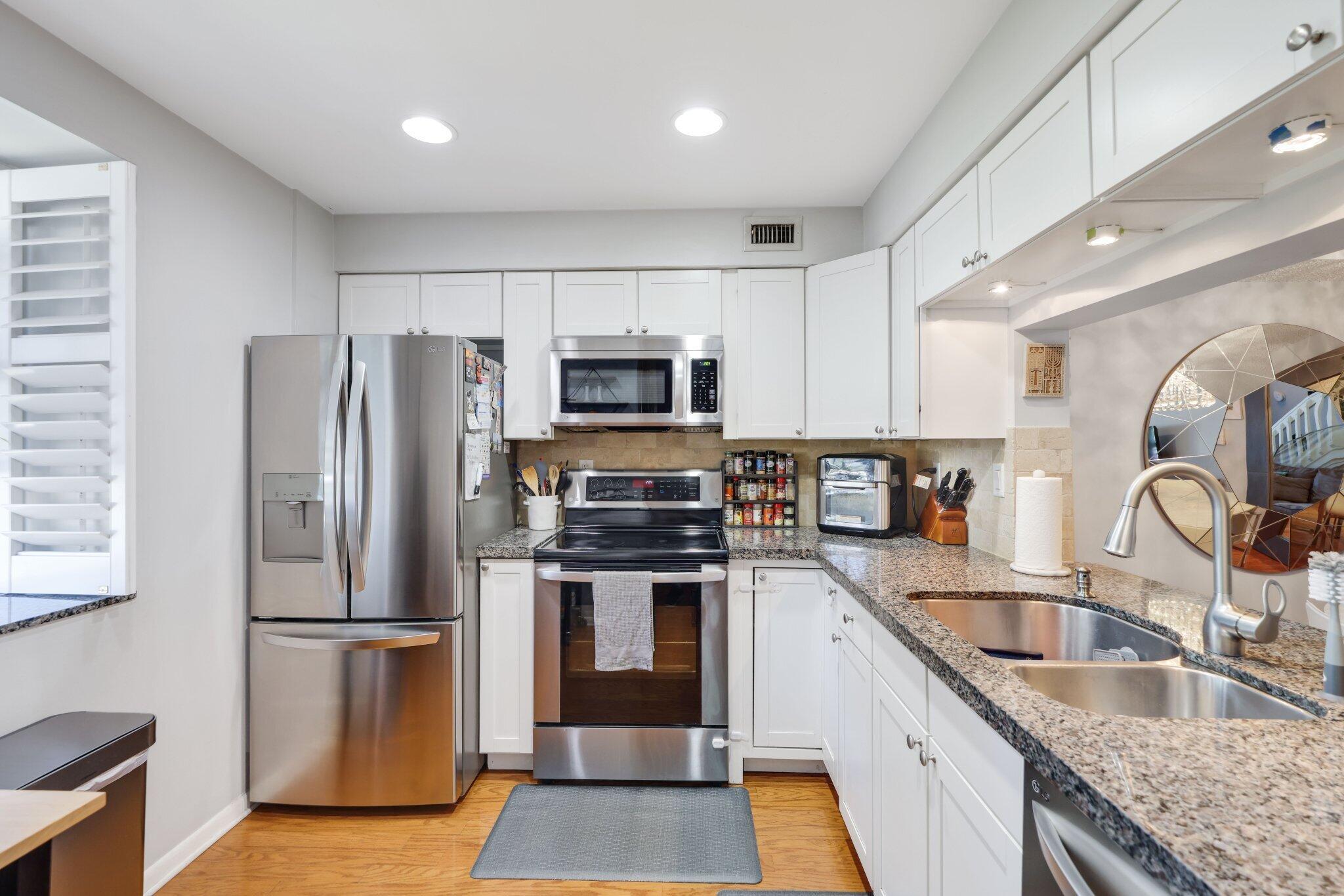 LA BONNE VIE AT PALM-AIRE - Residential